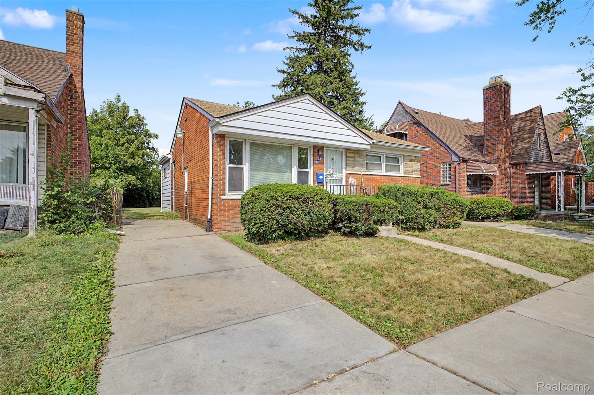 8835 Robson Street Property Photo 2