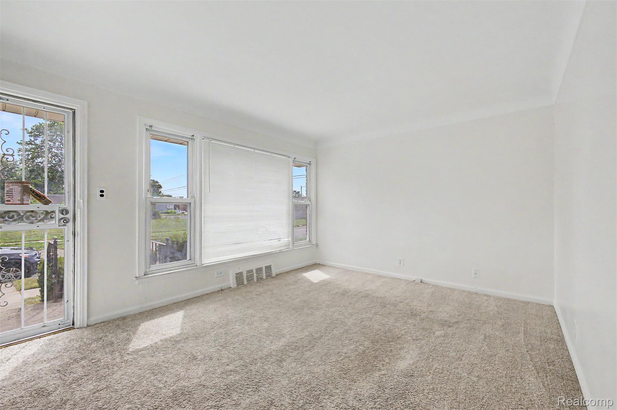 8835 Robson Street Property Photo 5
