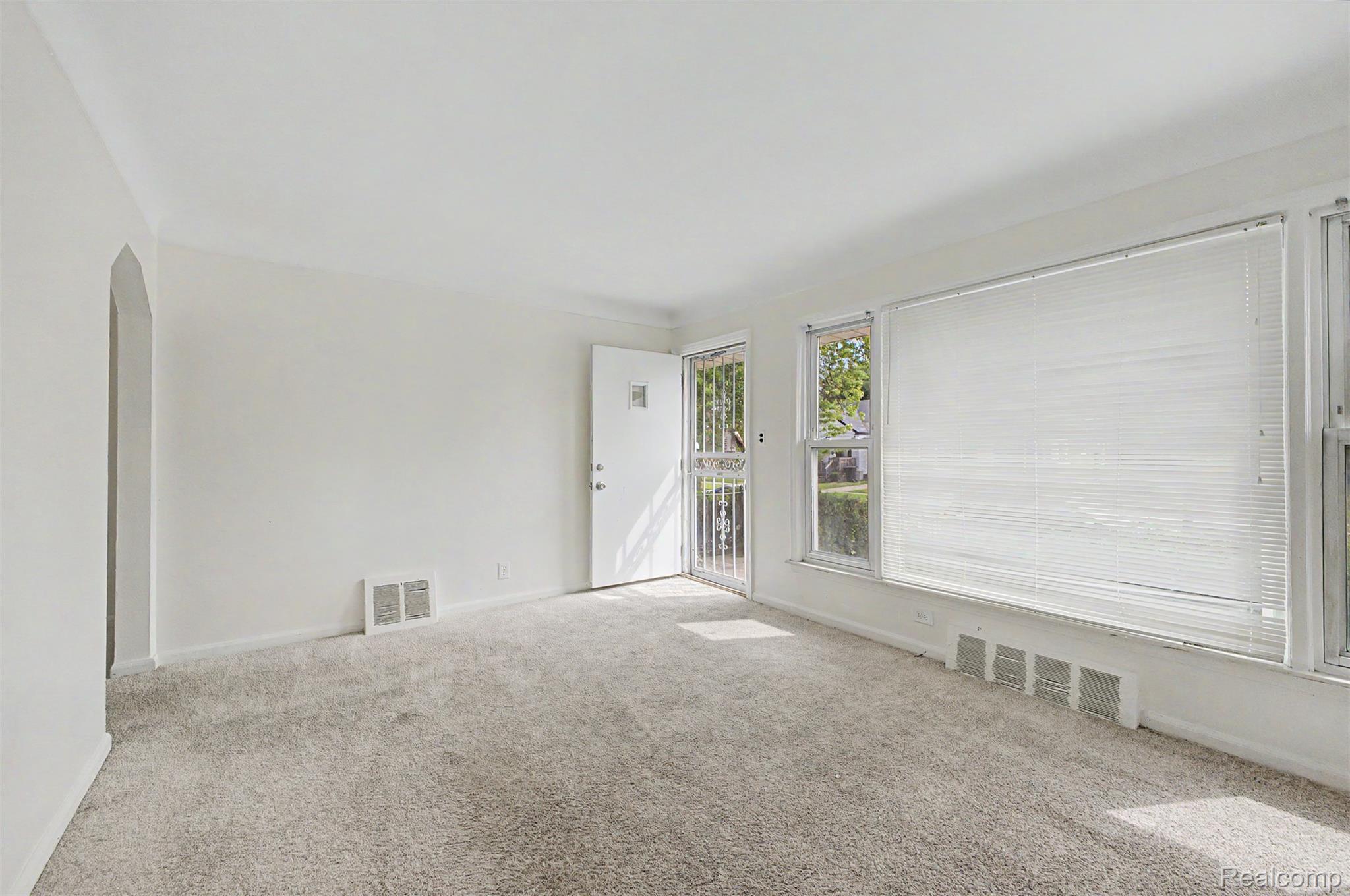 8835 Robson Street Property Photo 6