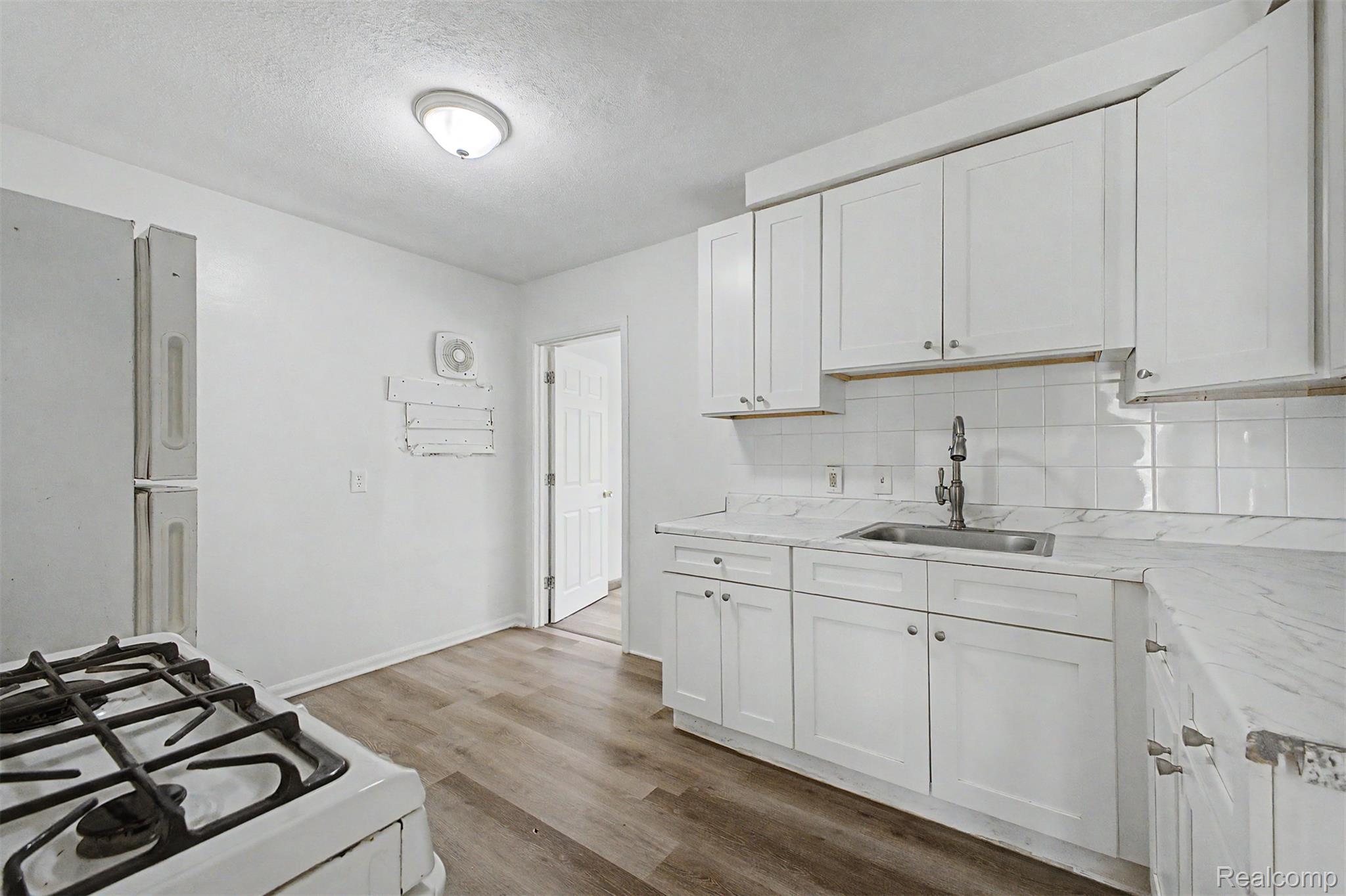 8835 Robson Street Property Photo 8