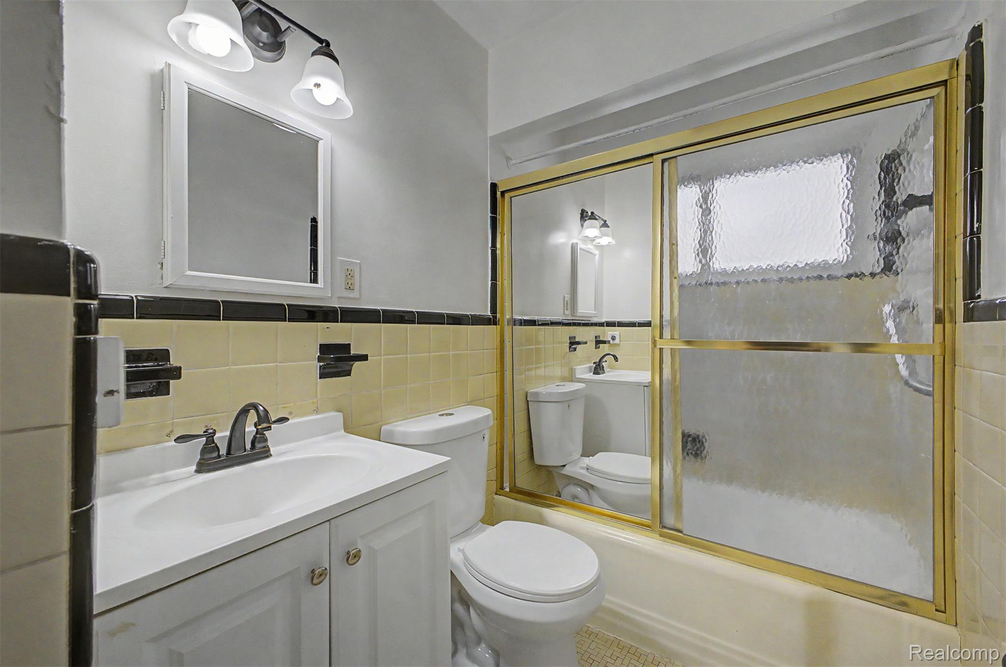 8835 Robson Street Property Photo 18