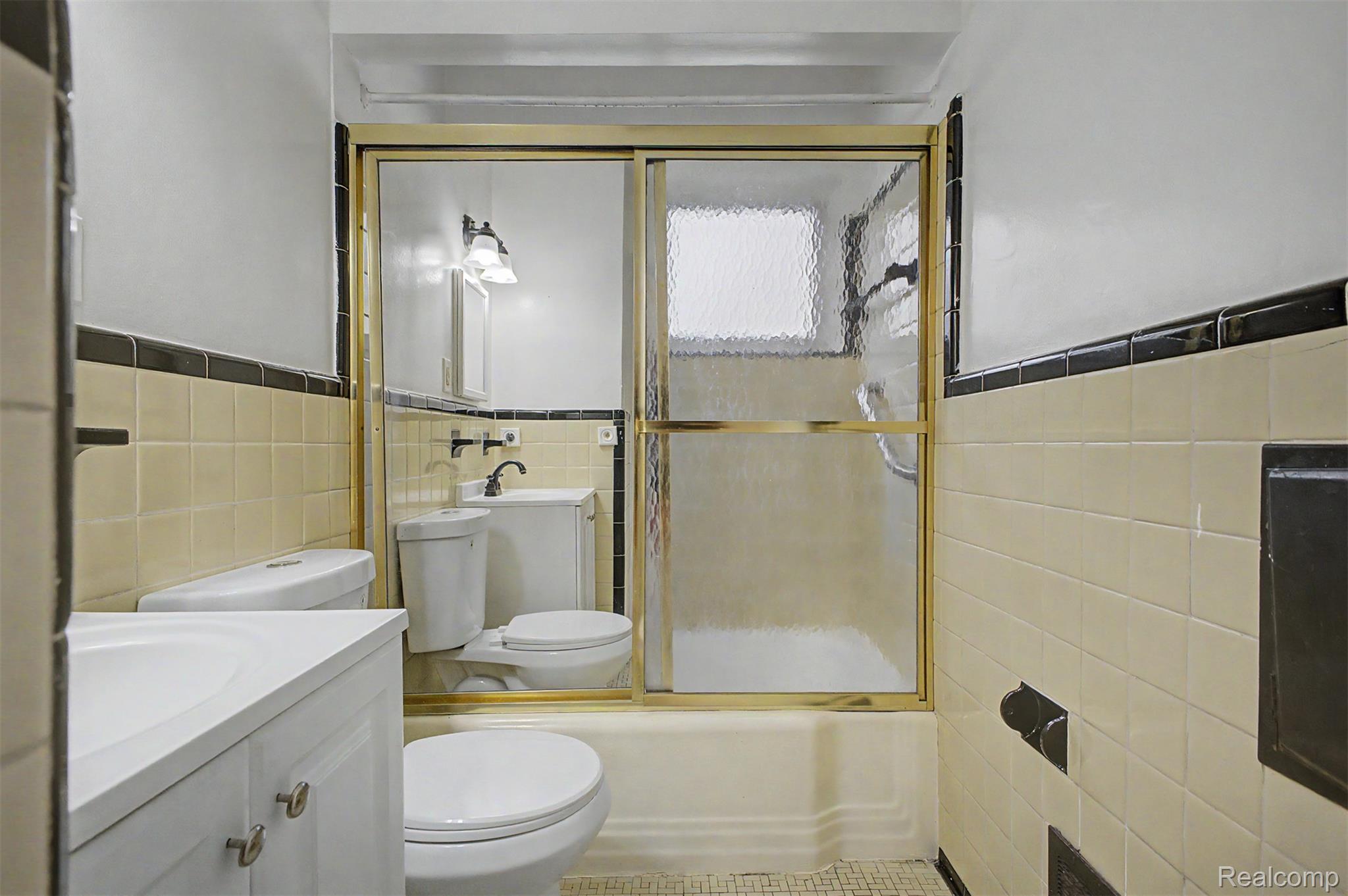 8835 Robson Street Property Photo 19