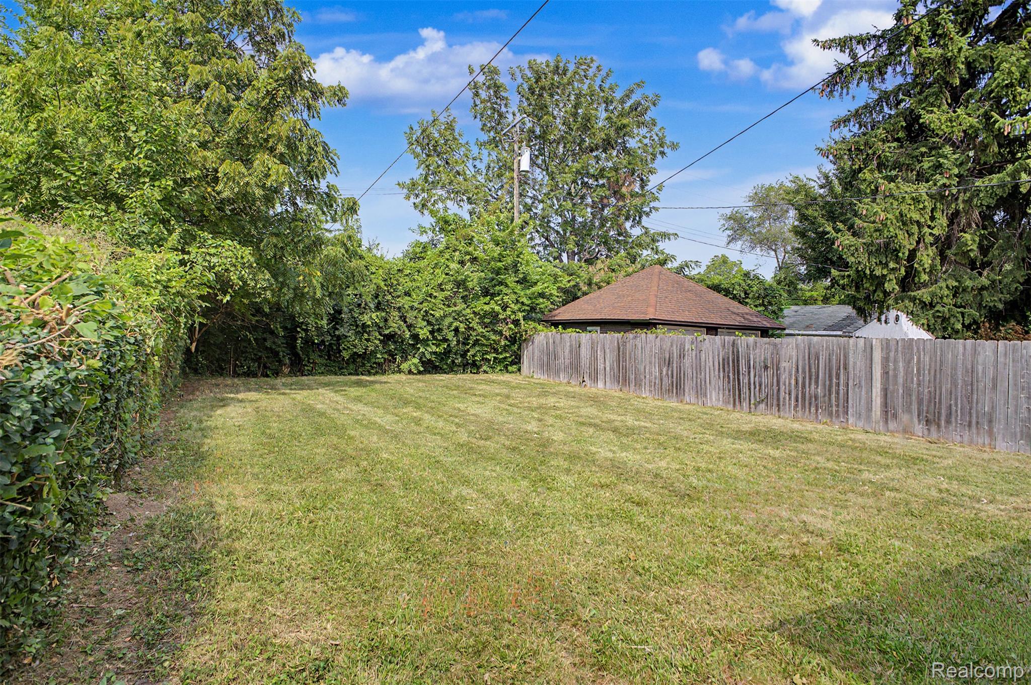 8835 Robson Street Property Photo 23