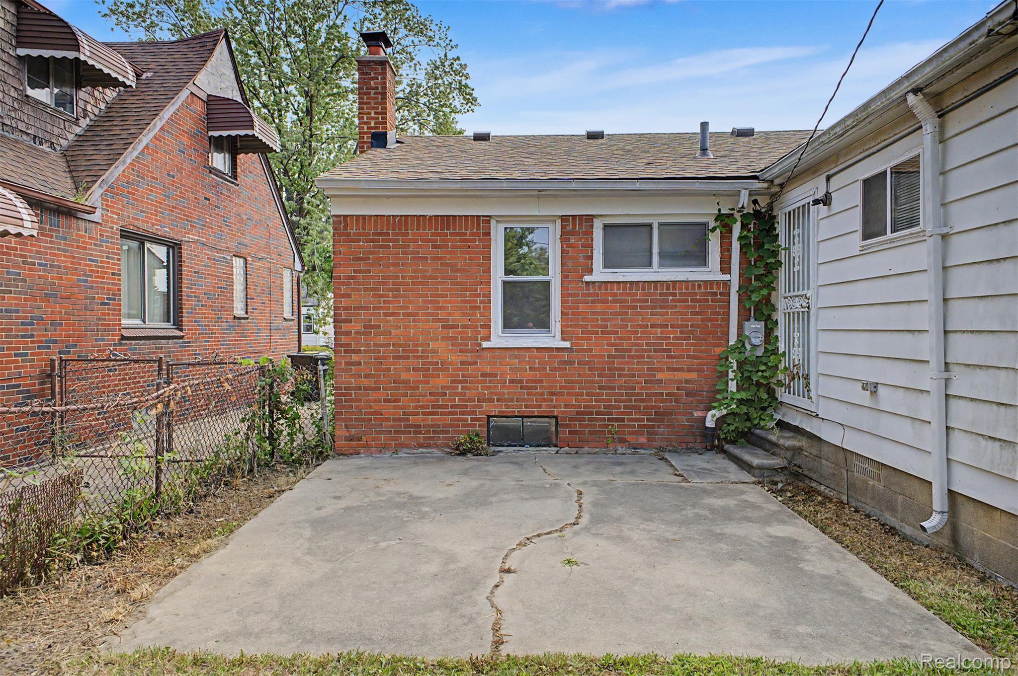 8835 Robson Street Property Photo 27