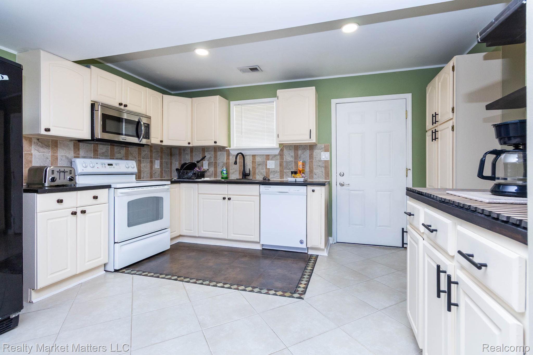 14066 N Clio Road Property Photo 4