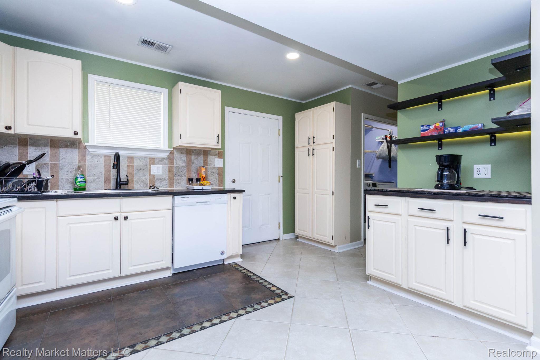 14066 N Clio Road Property Photo 5