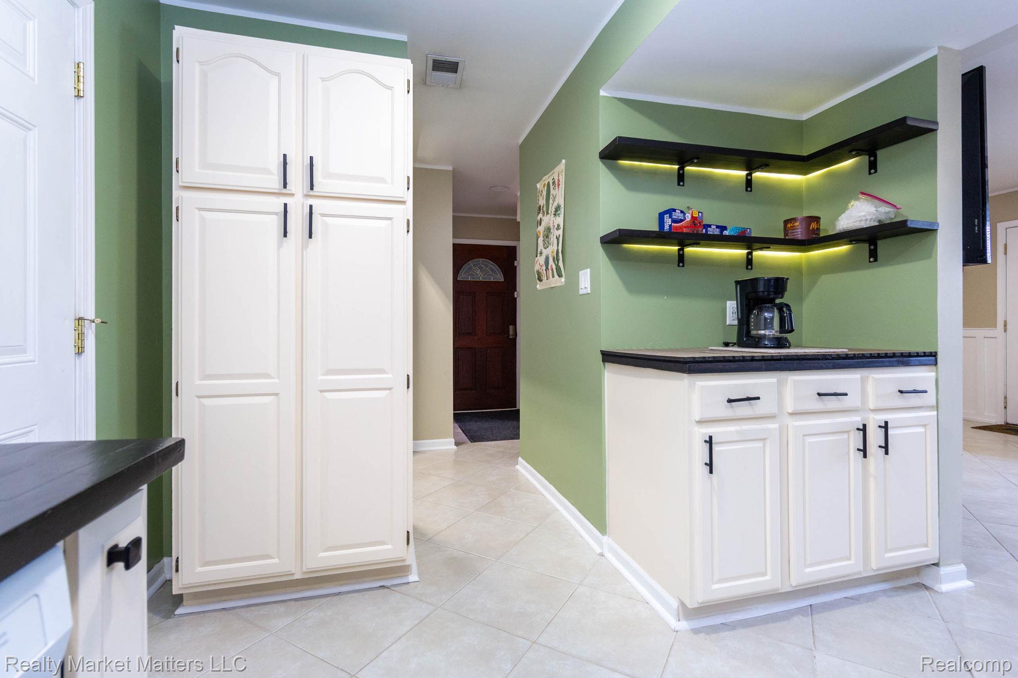 14066 N Clio Road Property Photo 6