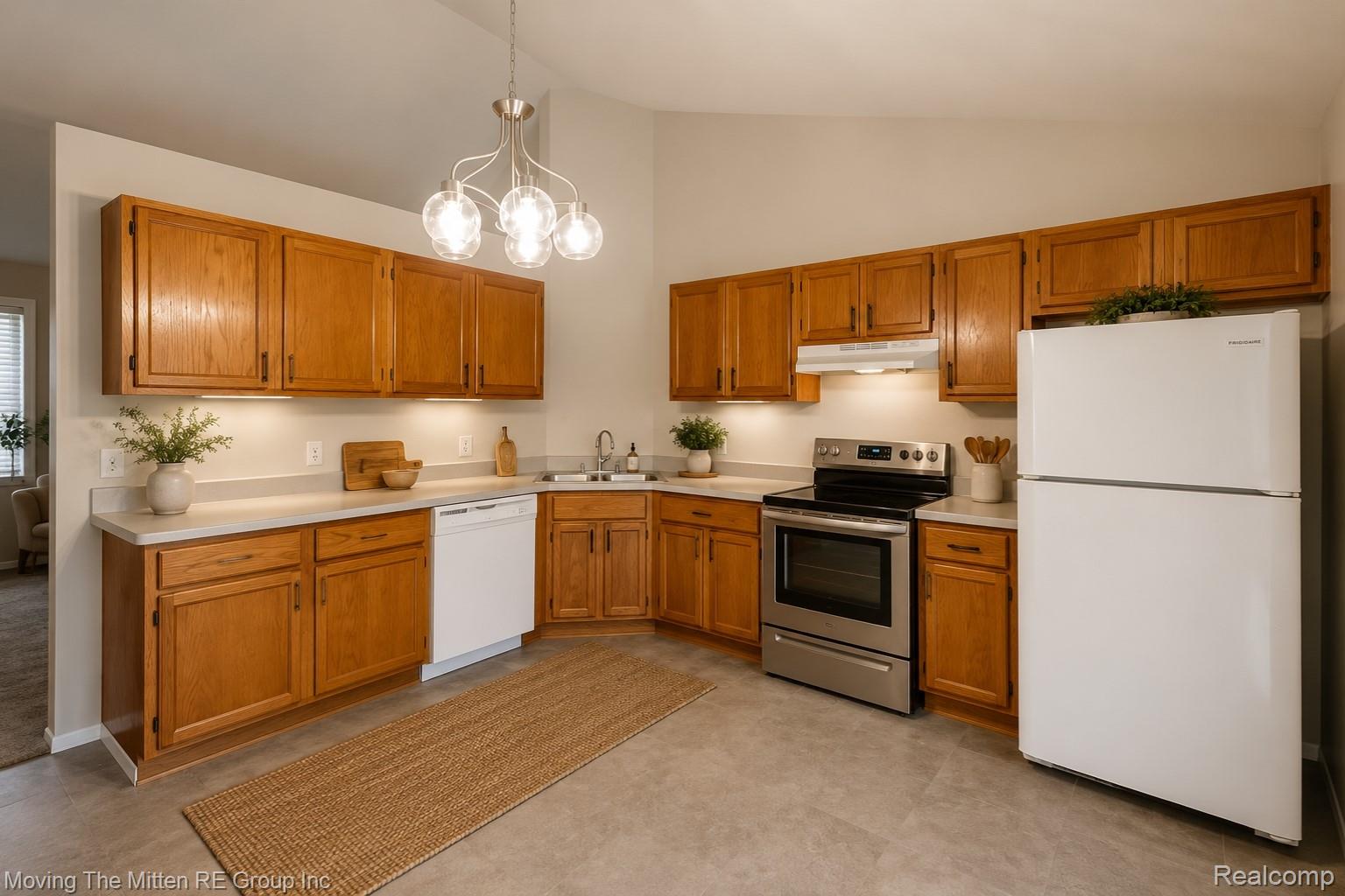 16222 Hillsbriar Drive Property Photo 6