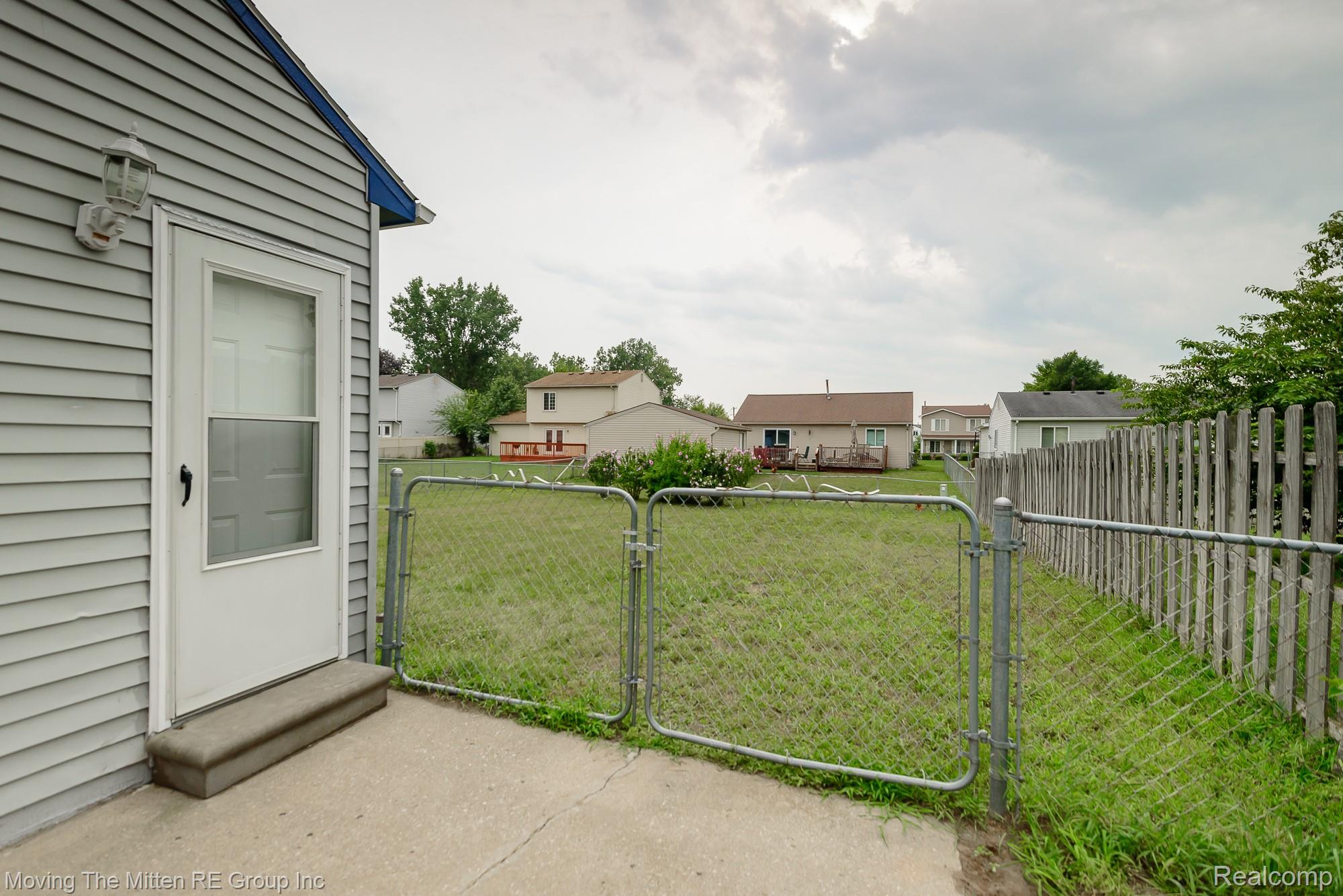 16222 Hillsbriar Drive Property Photo 16