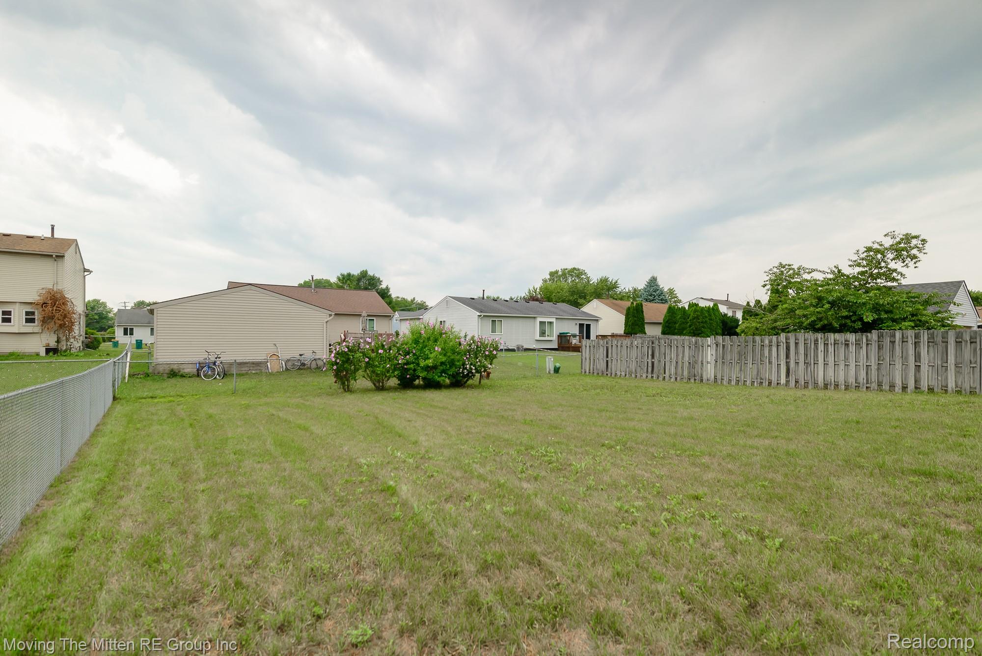 16222 Hillsbriar Drive Property Photo 17