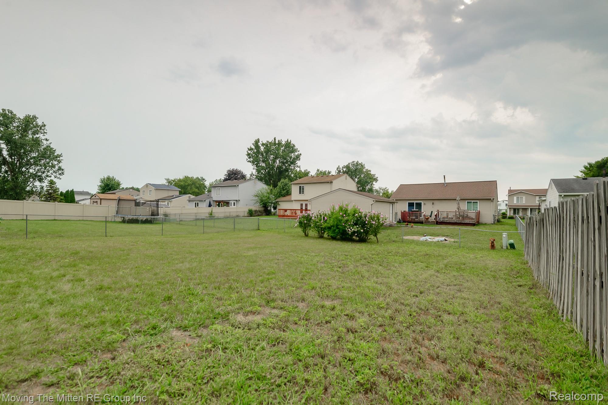 16222 Hillsbriar Drive Property Photo 18