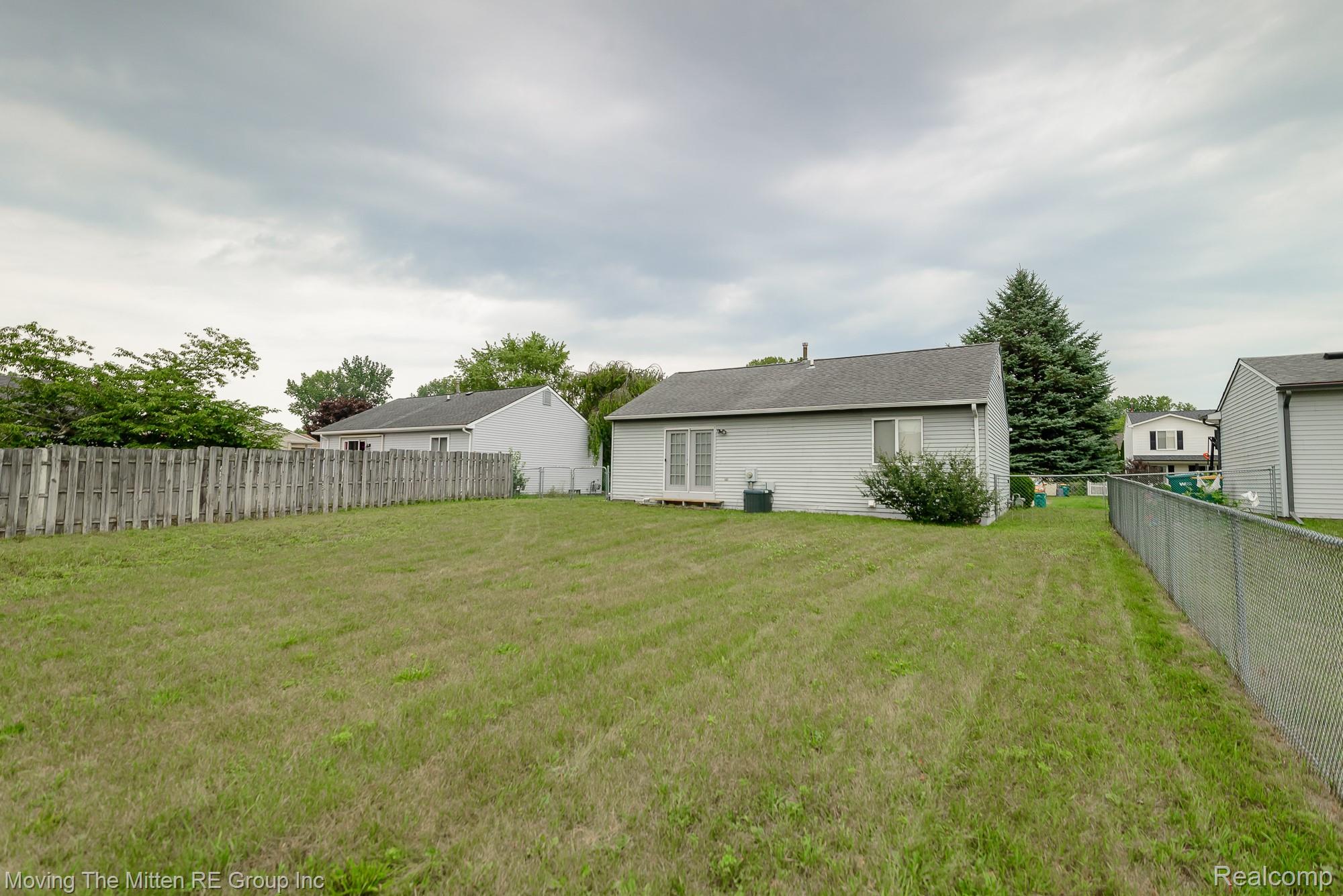 16222 Hillsbriar Drive Property Photo 21