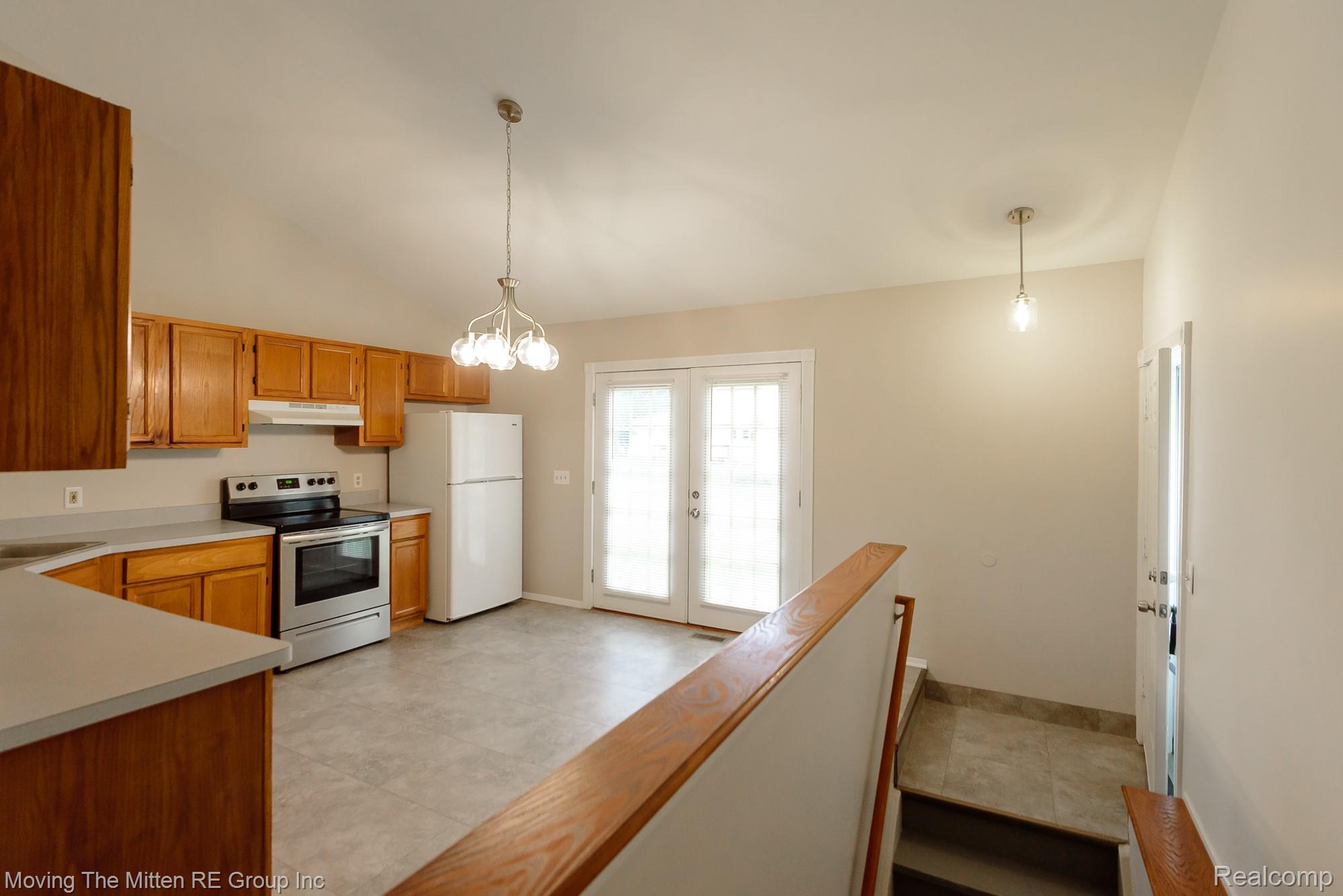 16222 Hillsbriar Drive Property Photo 24