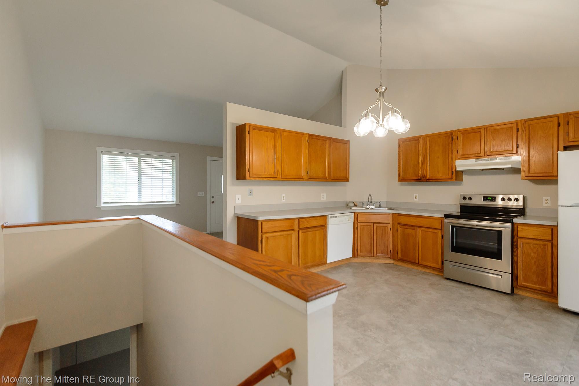 16222 Hillsbriar Drive Property Photo 25