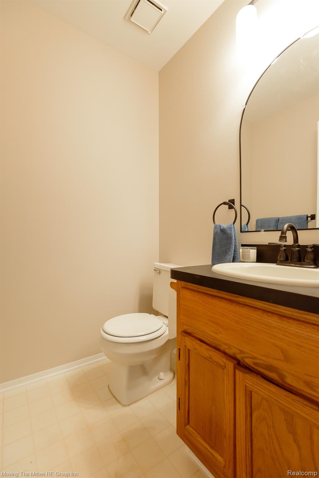 16222 Hillsbriar Drive Property Photo 33
