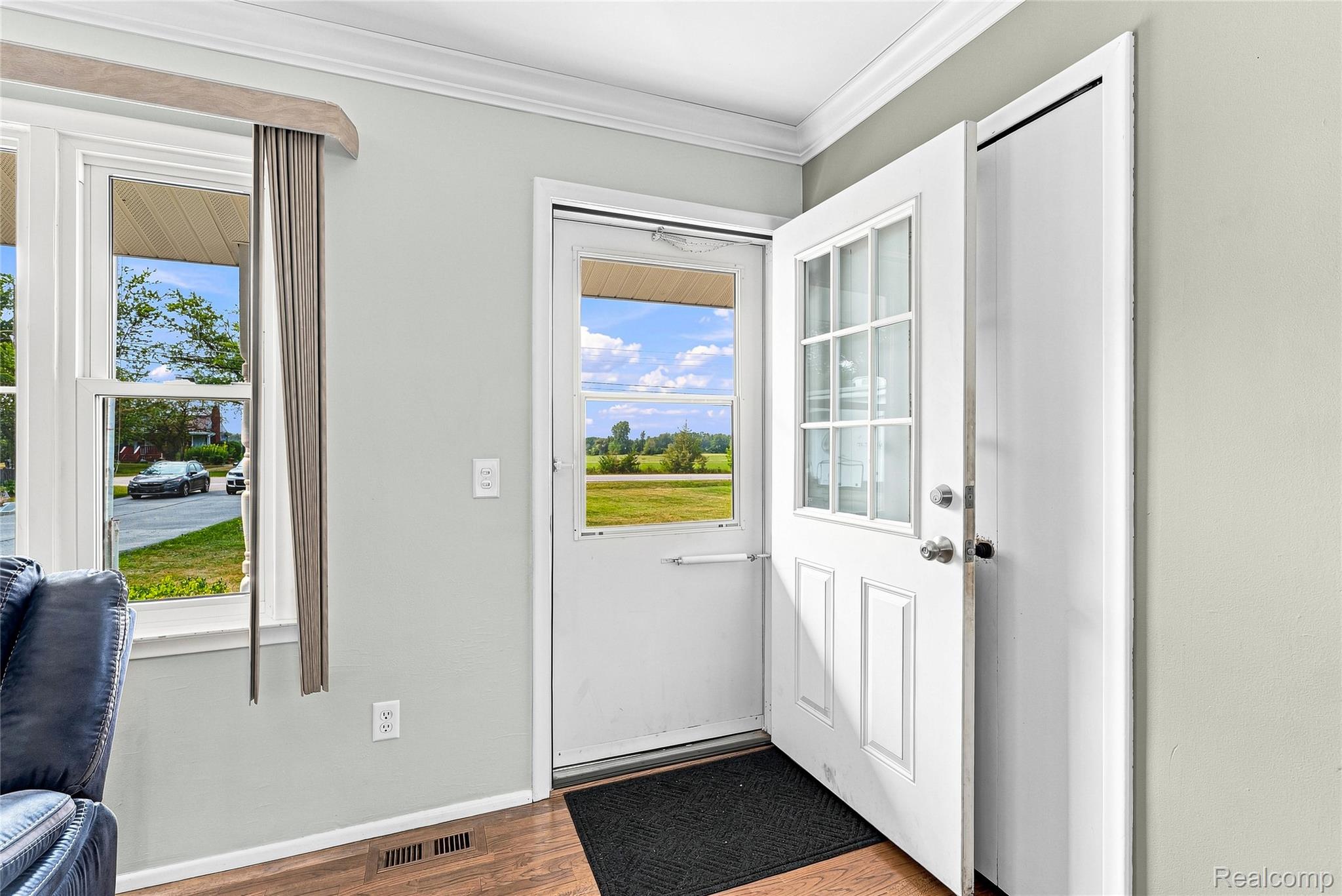 10499 E Potter Road Property Photo 4