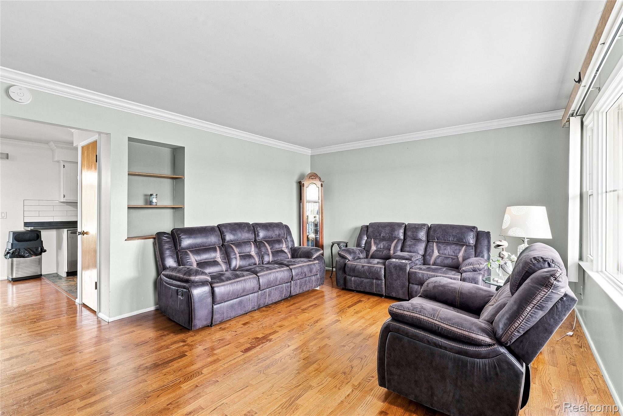 10499 E Potter Road Property Photo 5