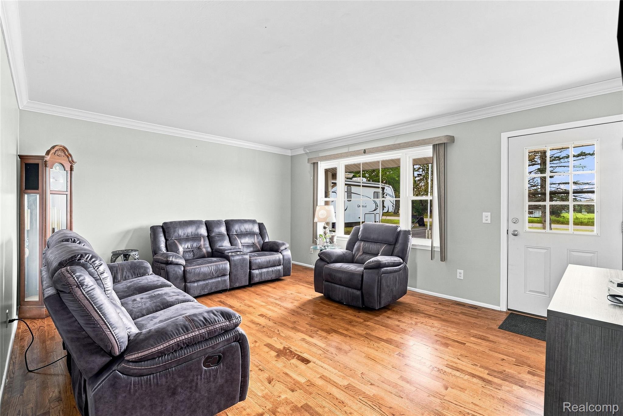 10499 E Potter Road Property Photo 6