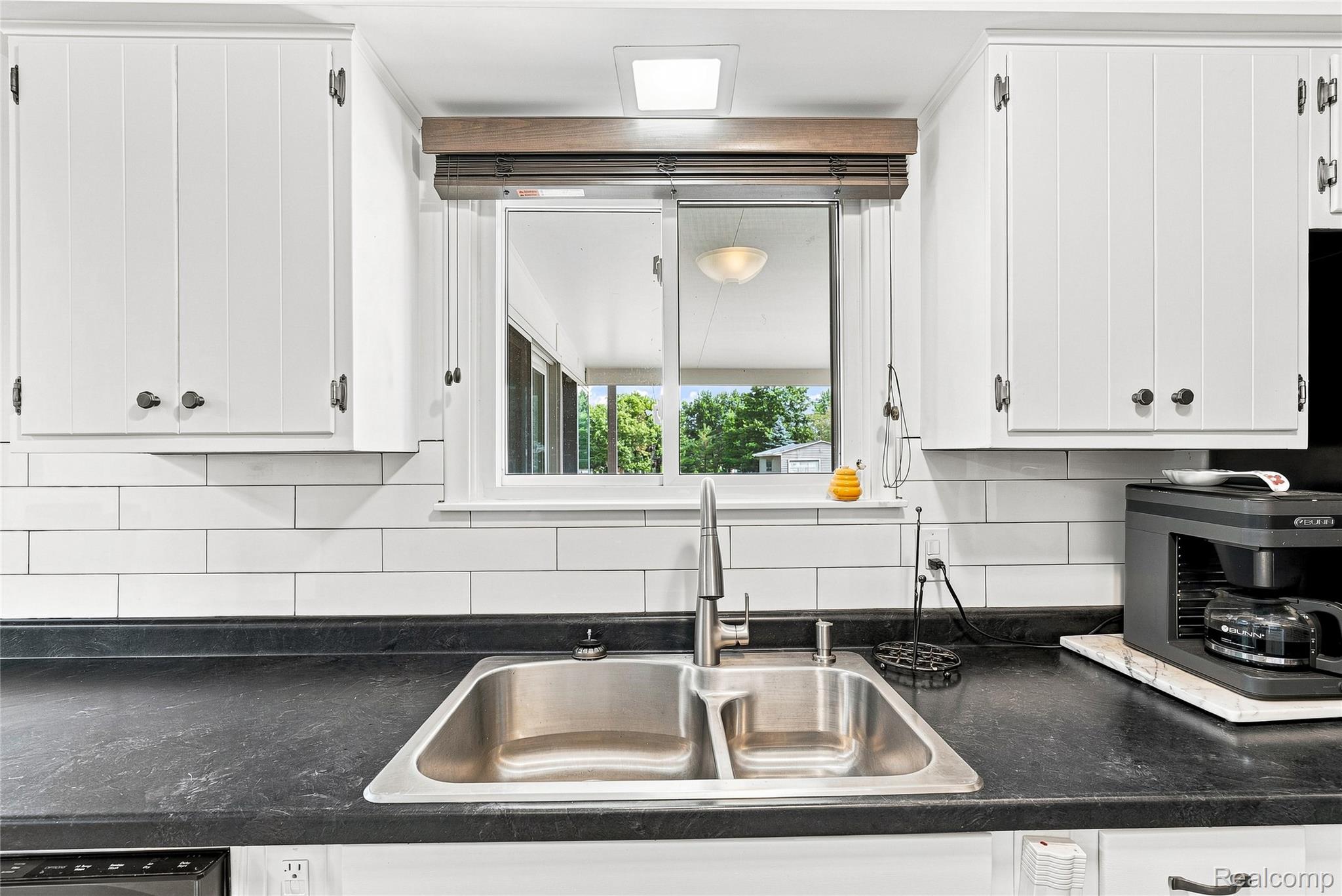 10499 E Potter Road Property Photo 15