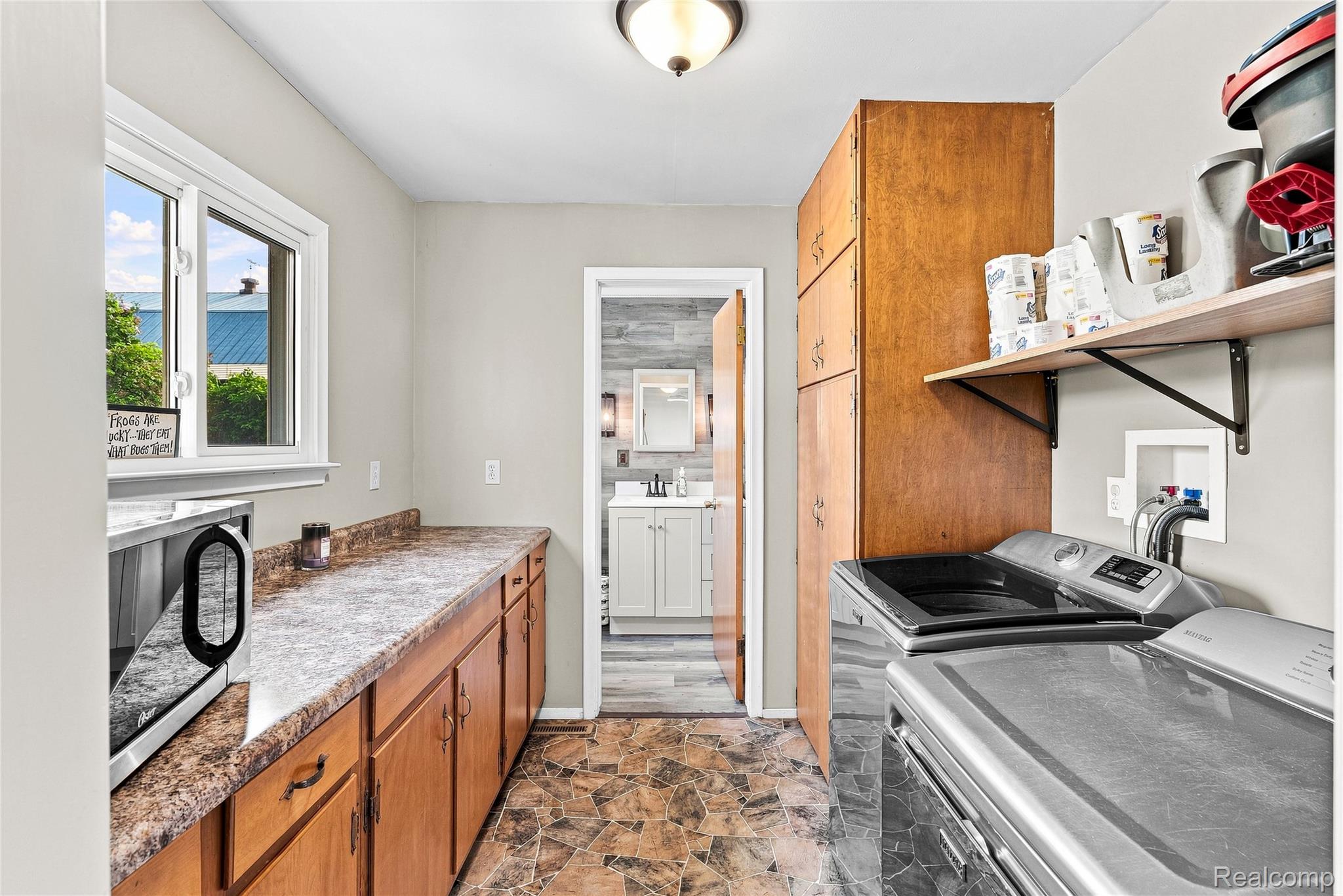 10499 E Potter Road Property Photo 16