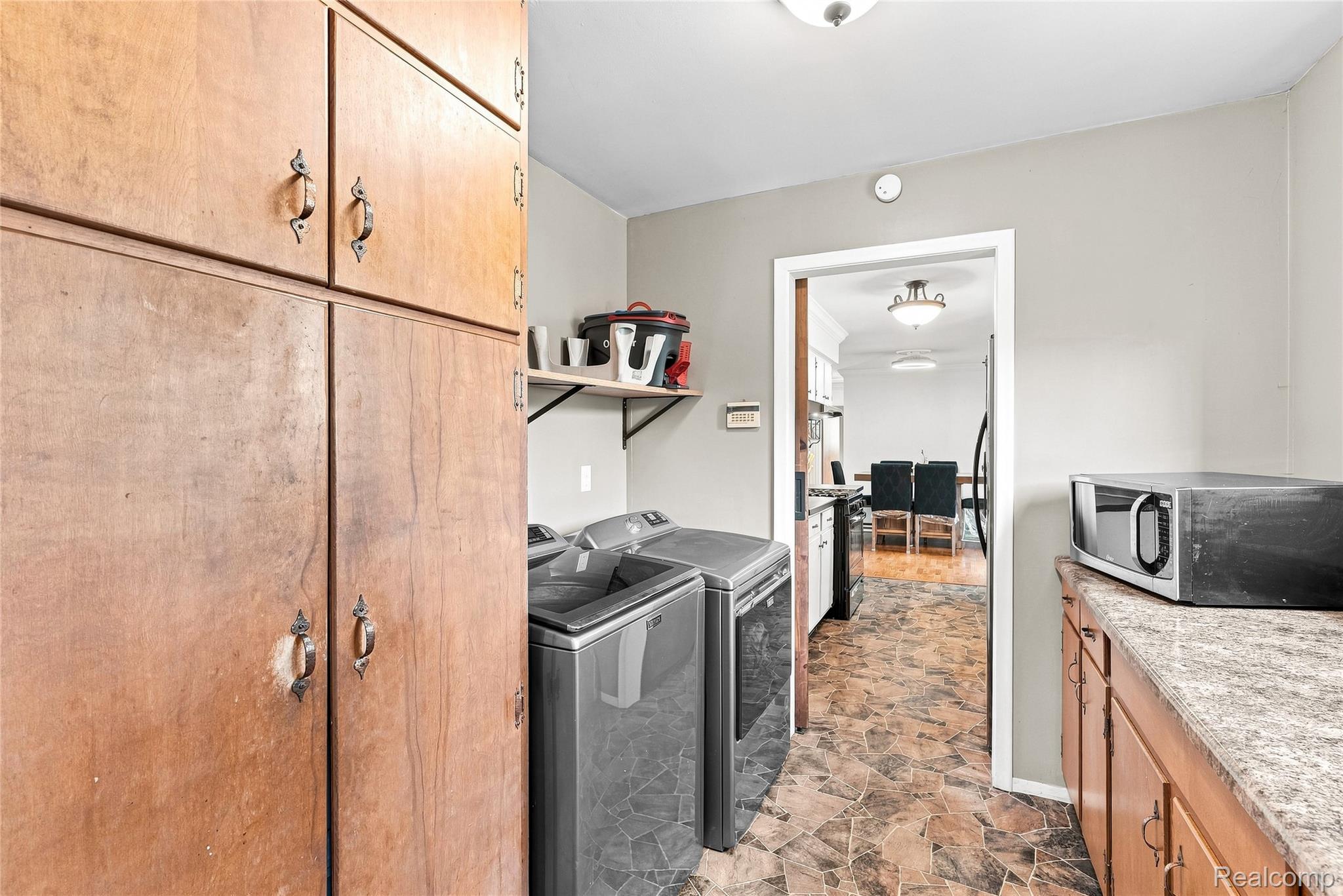 10499 E Potter Road Property Photo 17