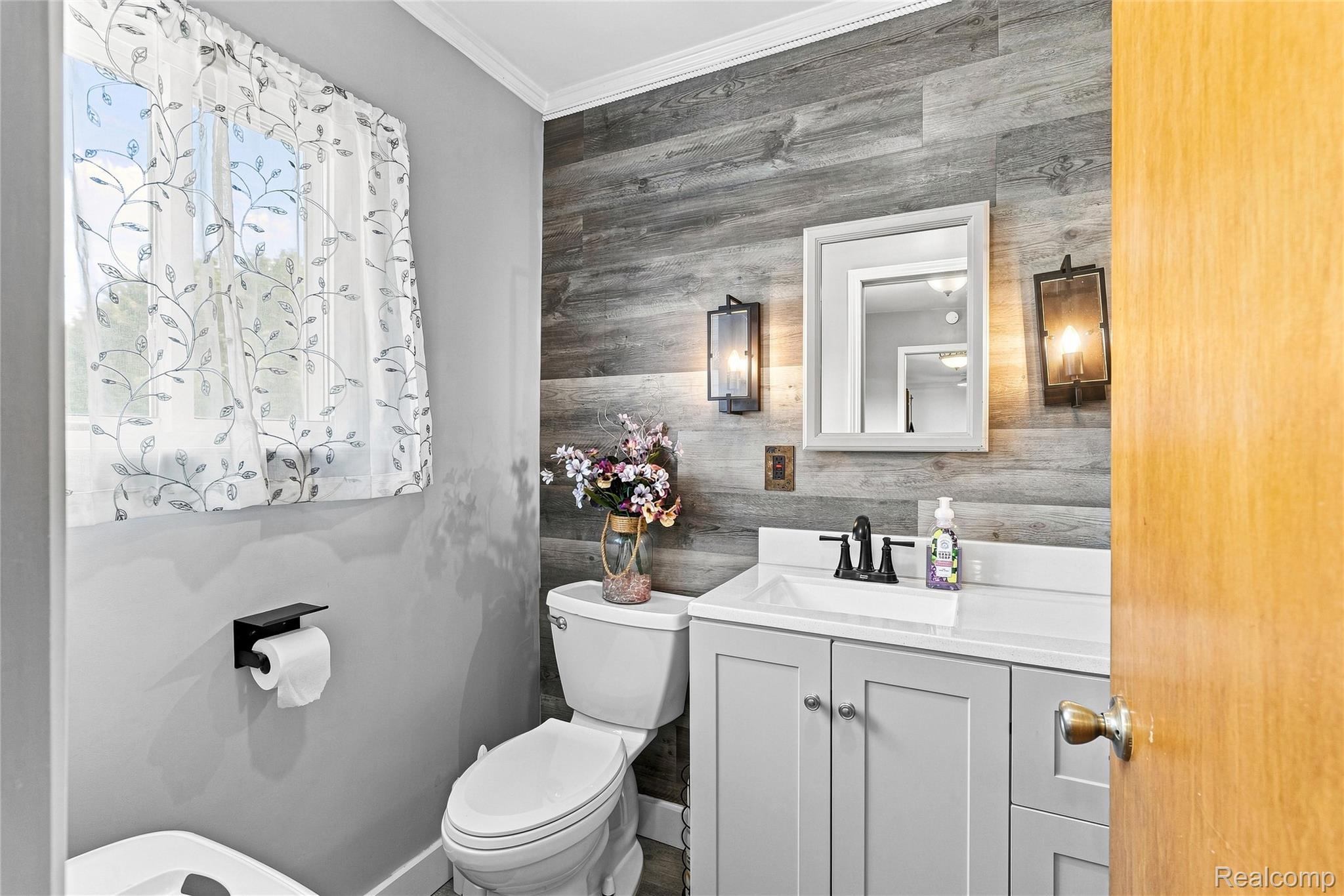 10499 E Potter Road Property Photo 18