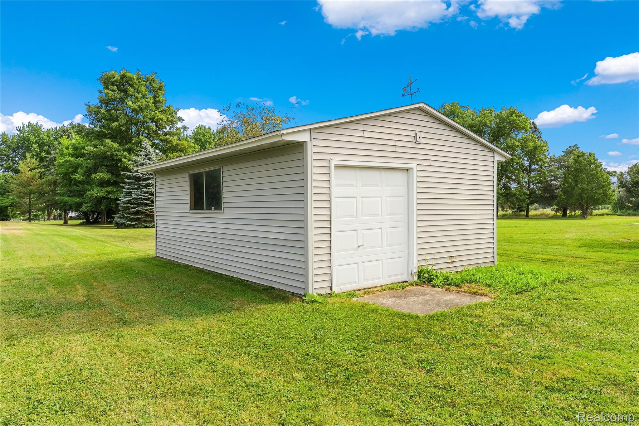 10499 E Potter Road Property Photo 33