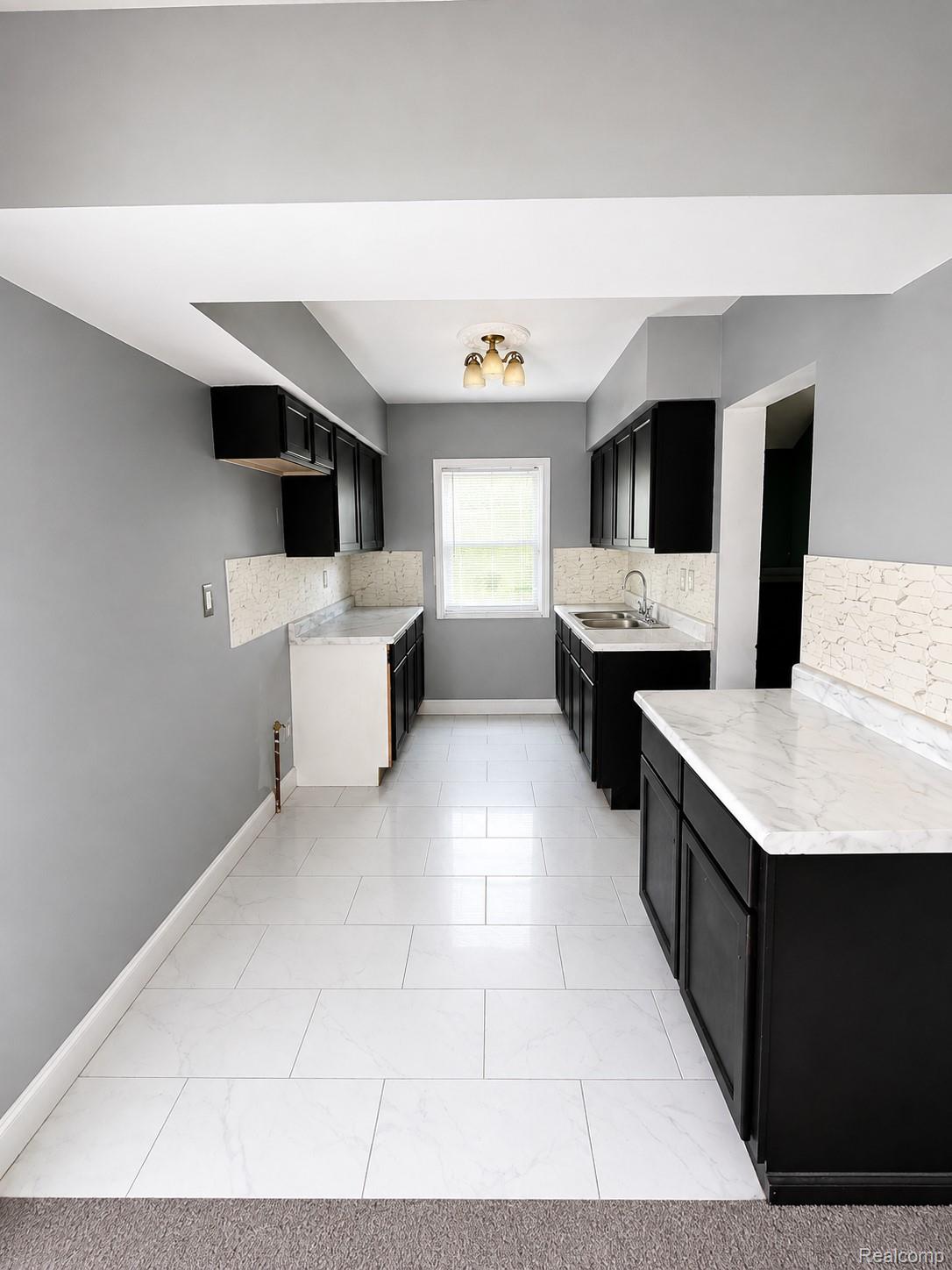 11725 Yellowstone Street Property Photo 2