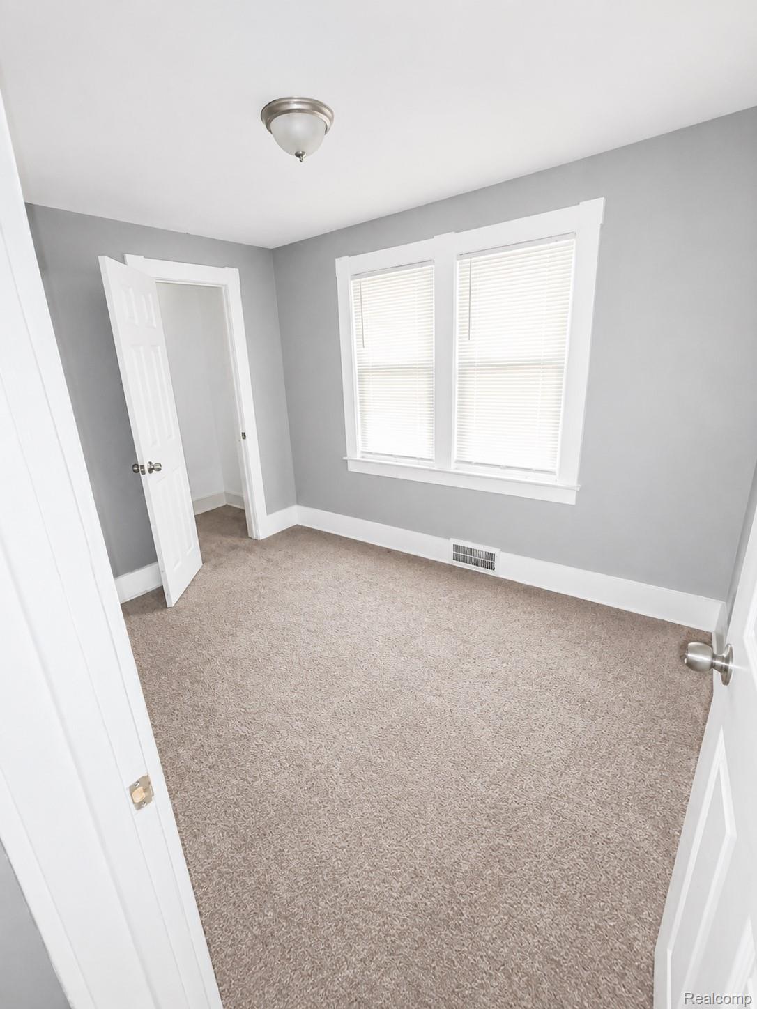 11725 Yellowstone Street Property Photo 8