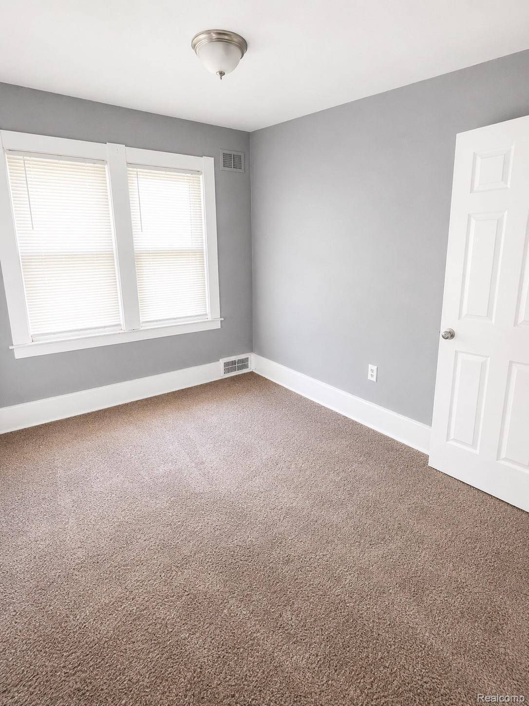 11725 Yellowstone Street Property Photo 9