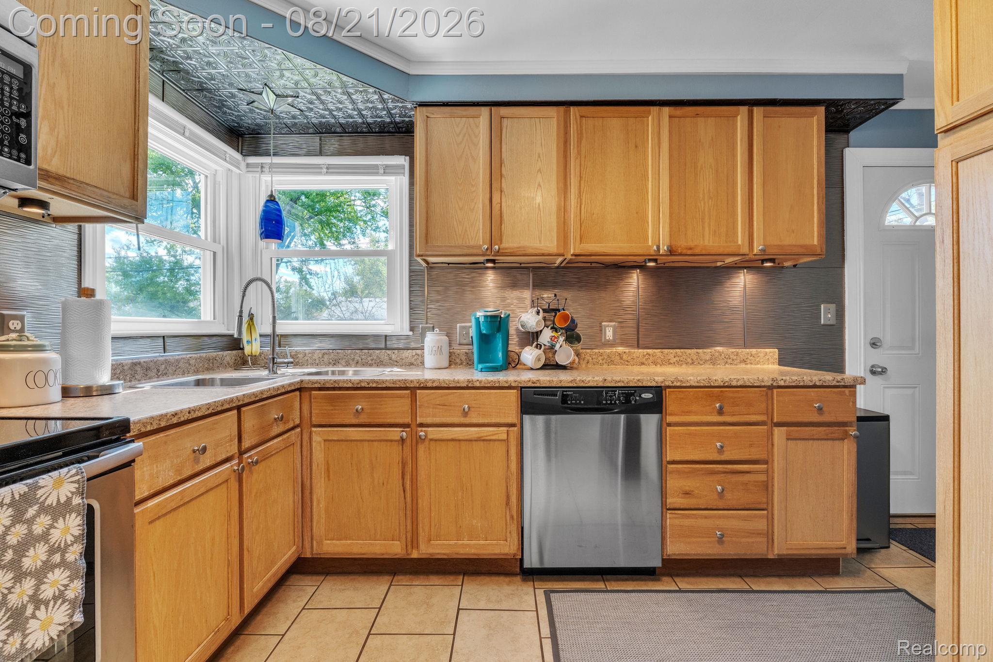 14845 Merriman Road Property Photo 6