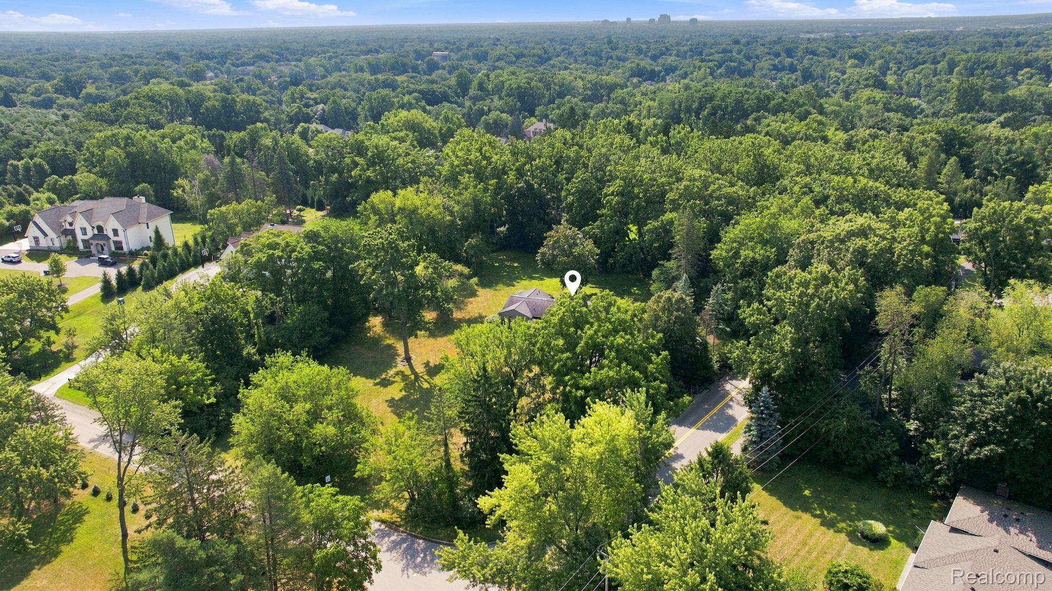 6975 Wing Lake Road Property Photo 4