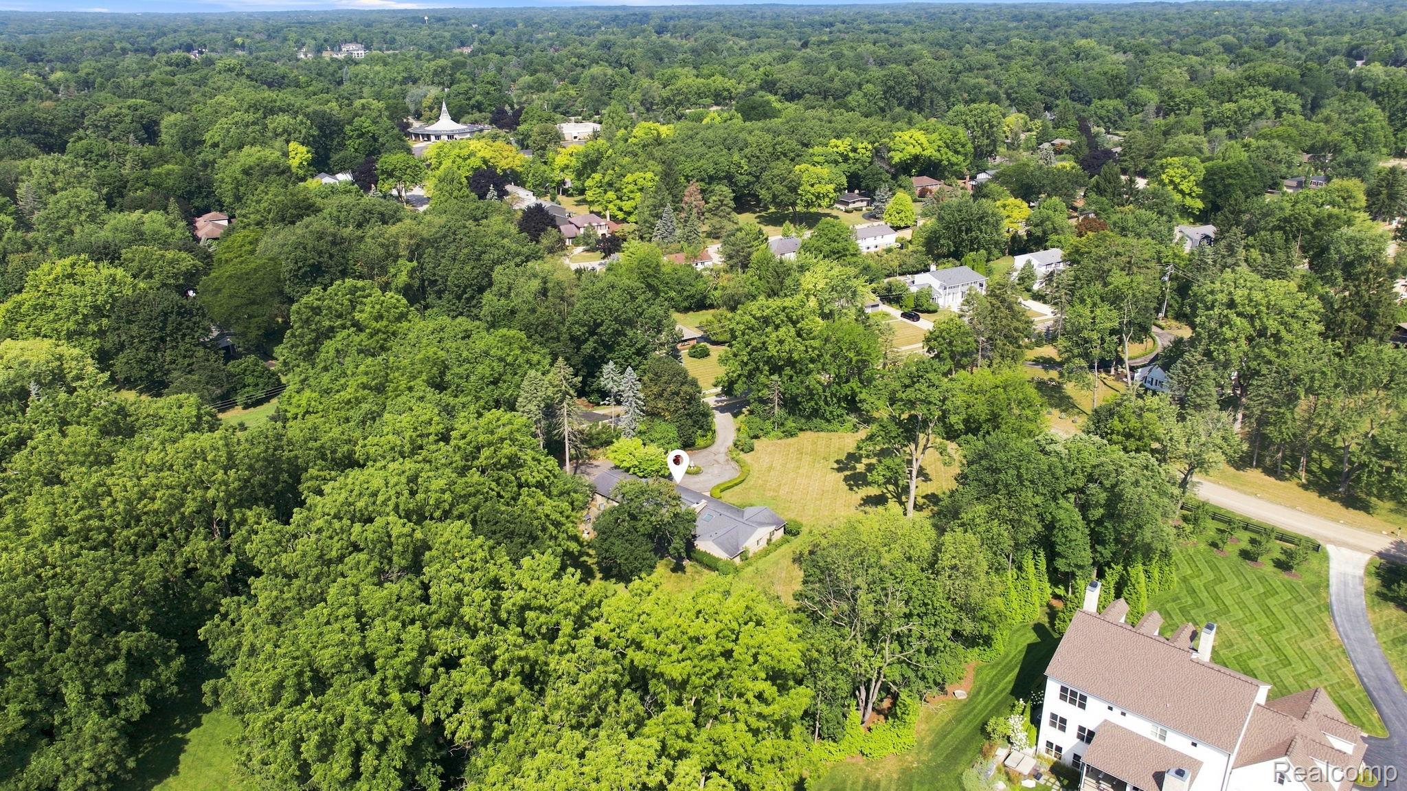 6975 Wing Lake Road Property Photo 8