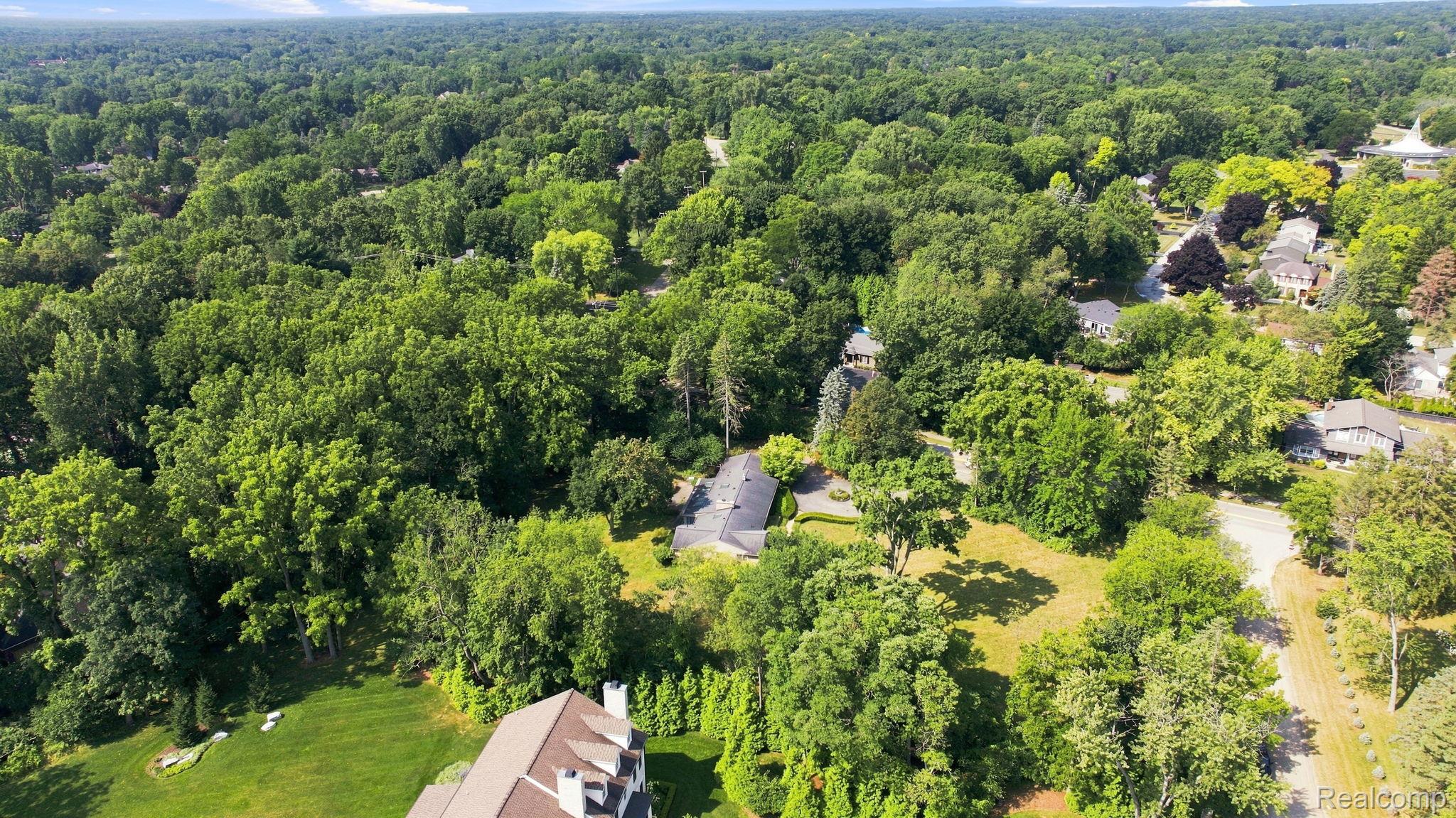 6975 Wing Lake Road Property Photo 9