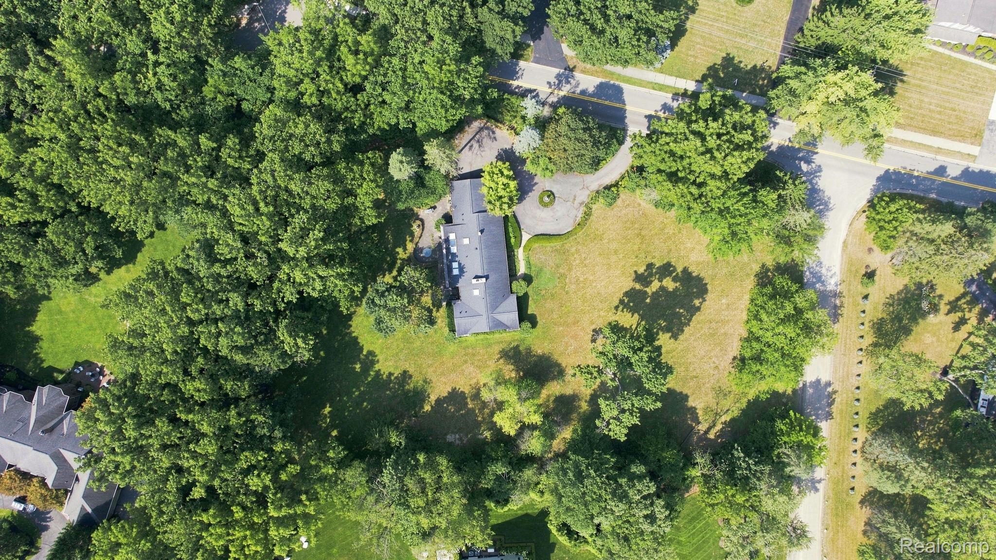 6975 Wing Lake Road Property Photo 11
