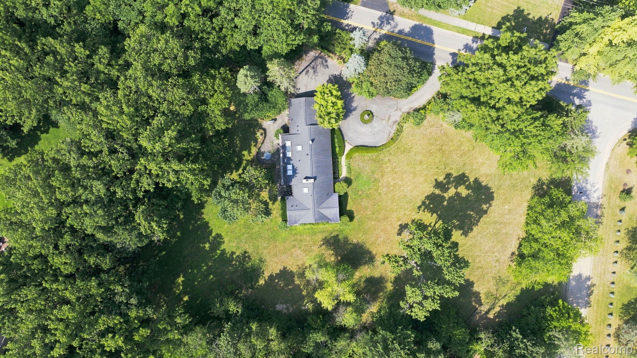 6975 Wing Lake Road Property Photo 12