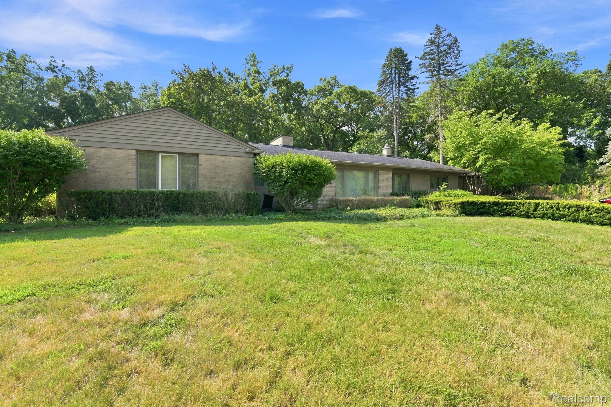 6975 Wing Lake Road Property Photo 14