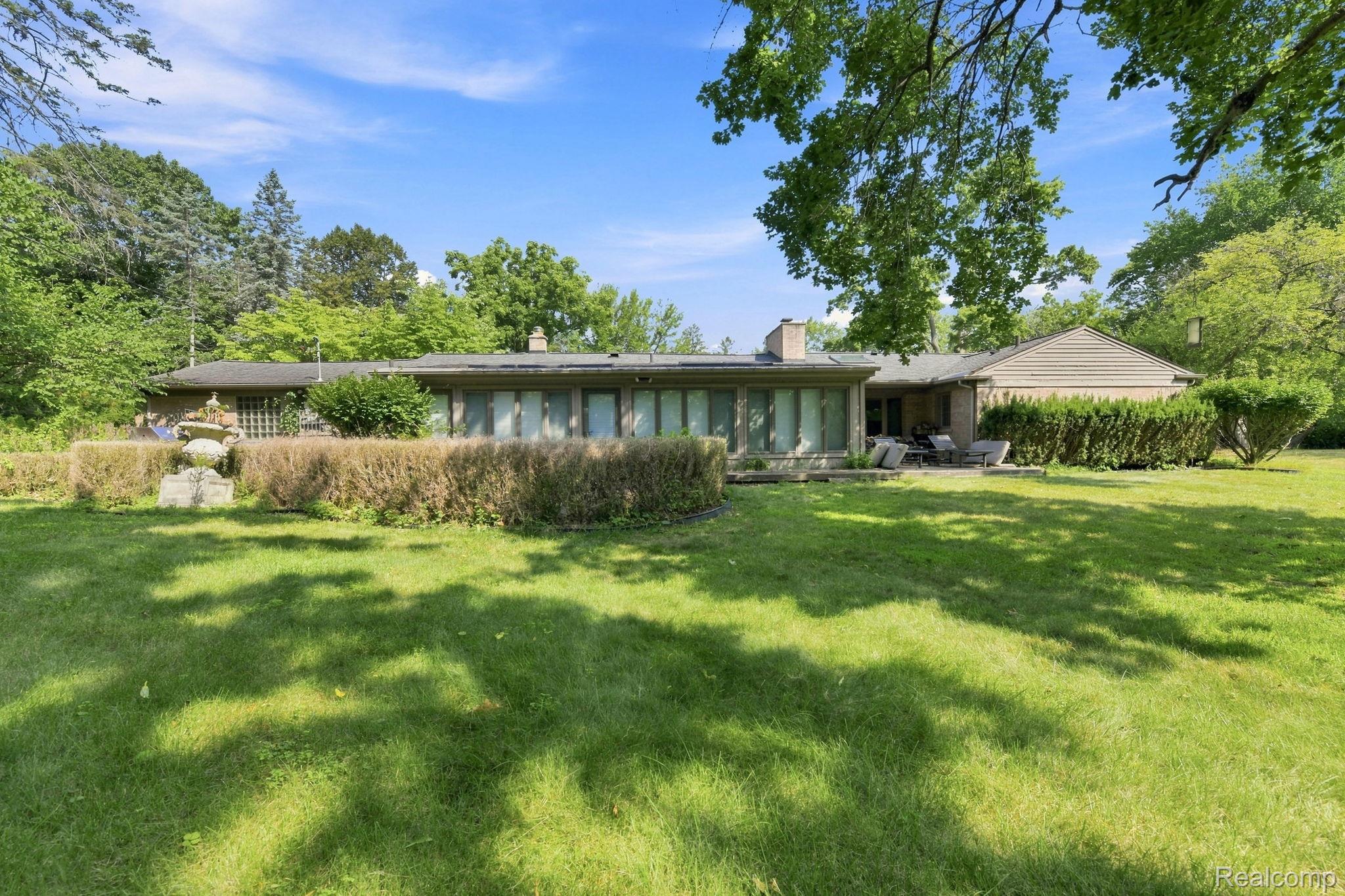 6975 Wing Lake Road Property Photo 16
