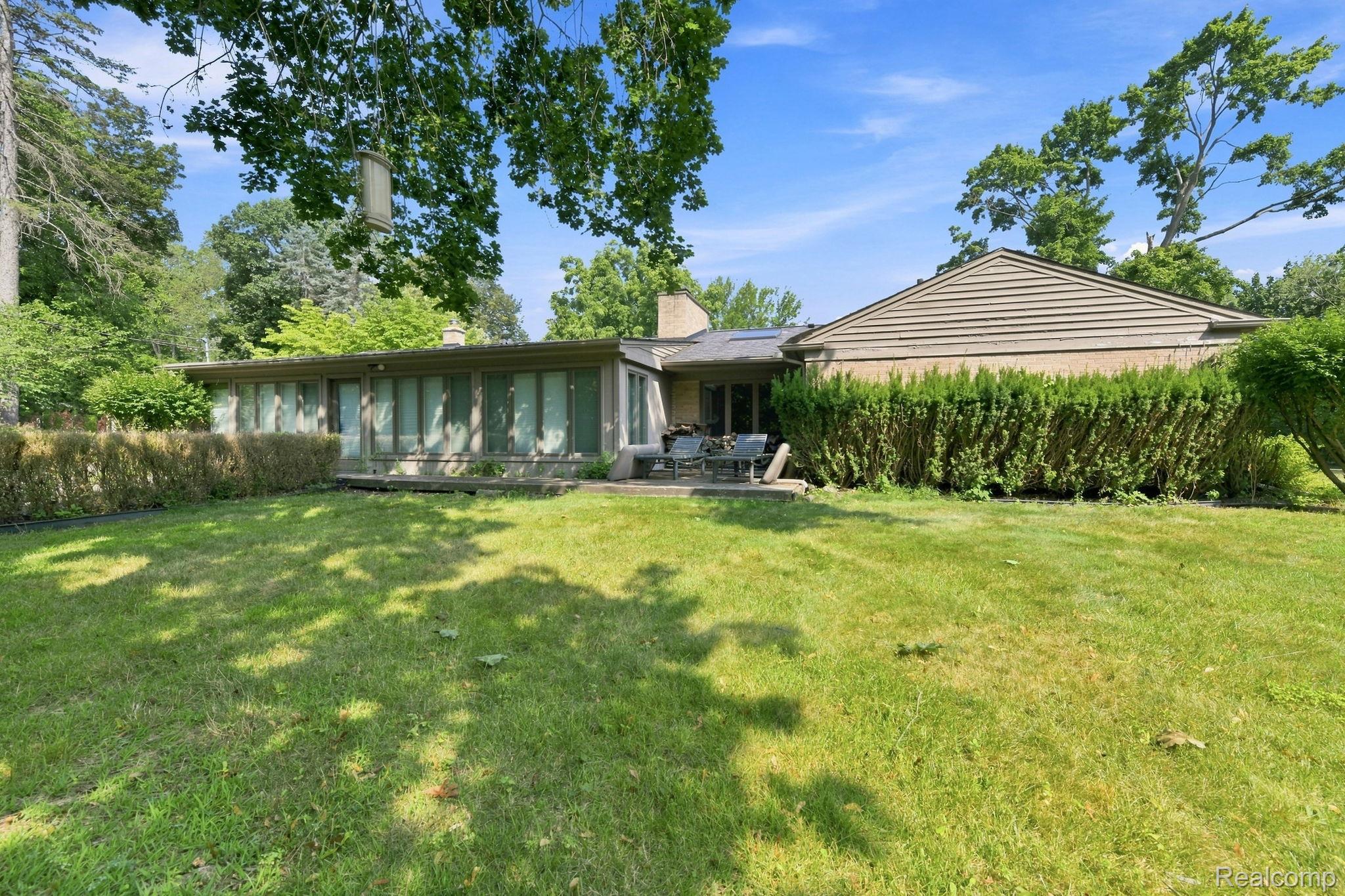 6975 Wing Lake Road Property Photo 17