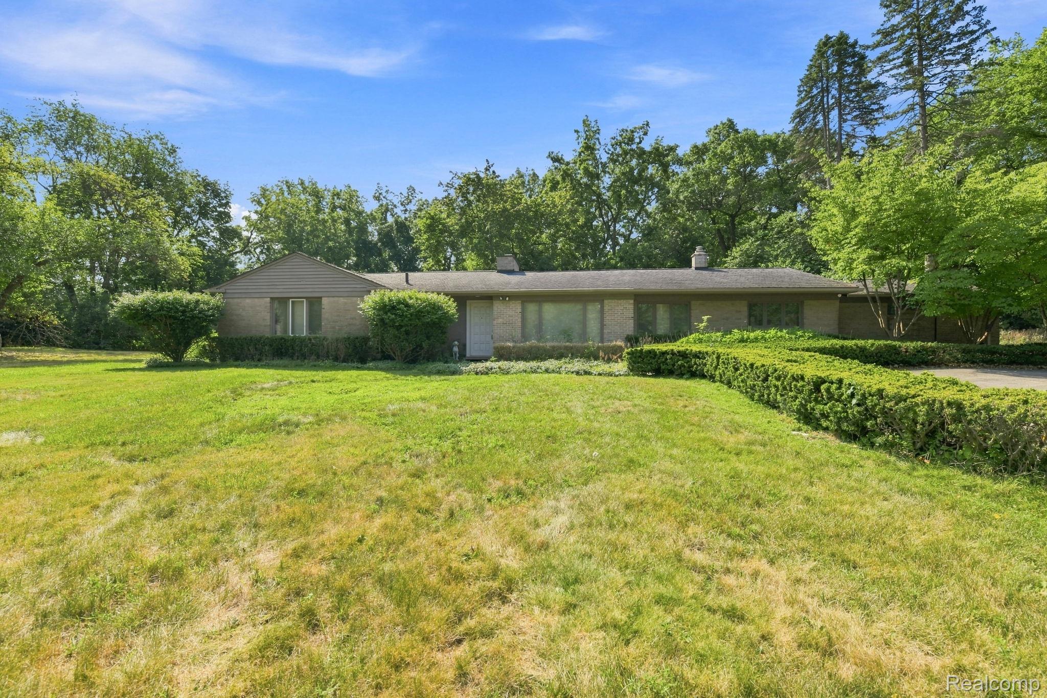 6975 Wing Lake Road Property Photo 18