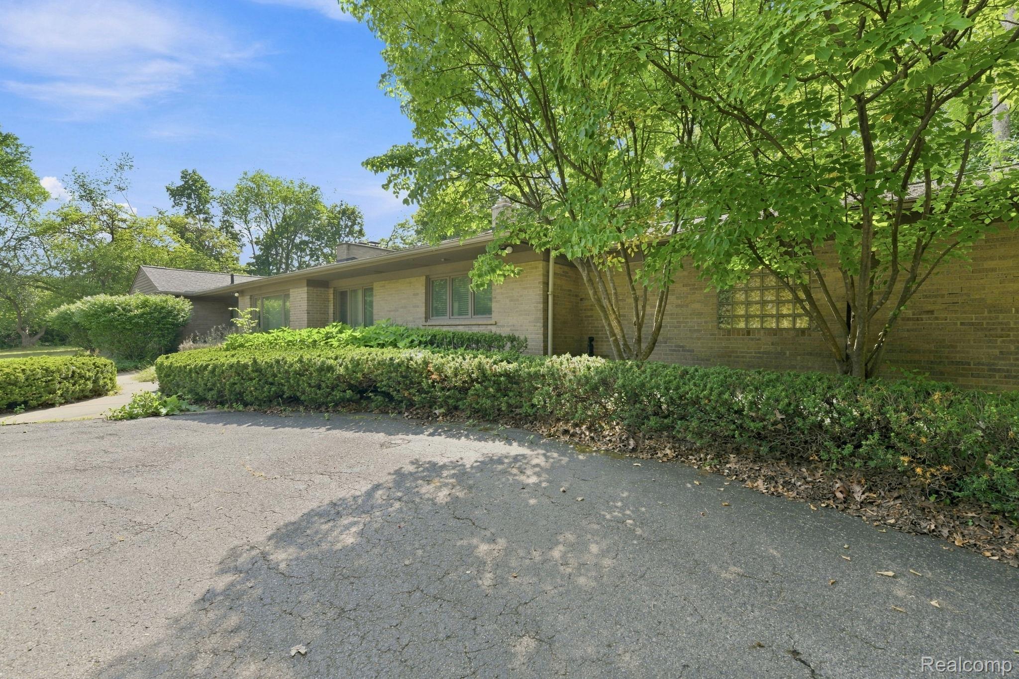 6975 Wing Lake Road Property Photo 19