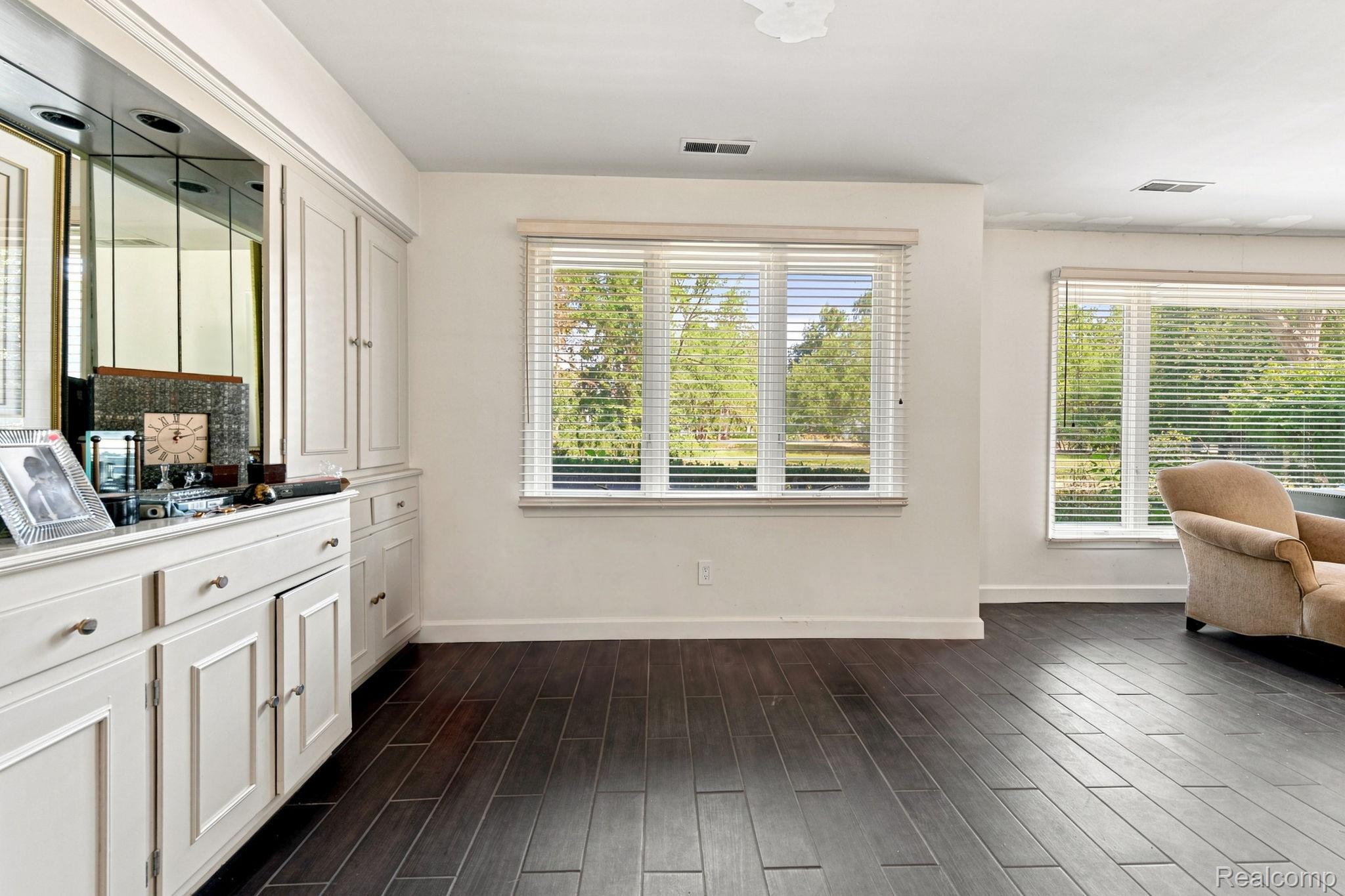 6975 Wing Lake Road Property Photo 28