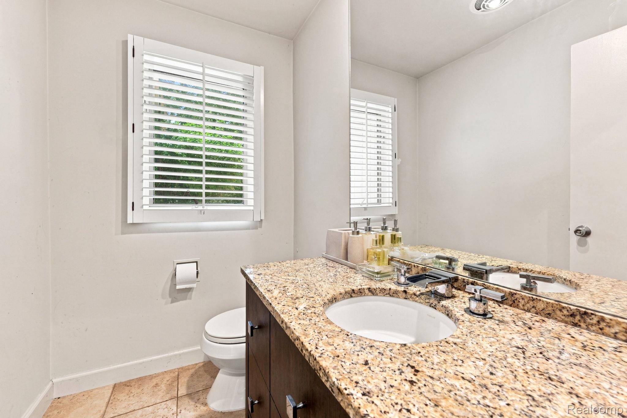 6975 Wing Lake Road Property Photo 36