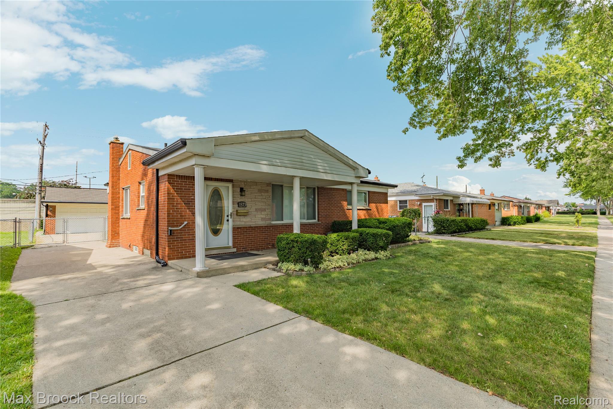1573 Westbrook Drive Property Photo 2