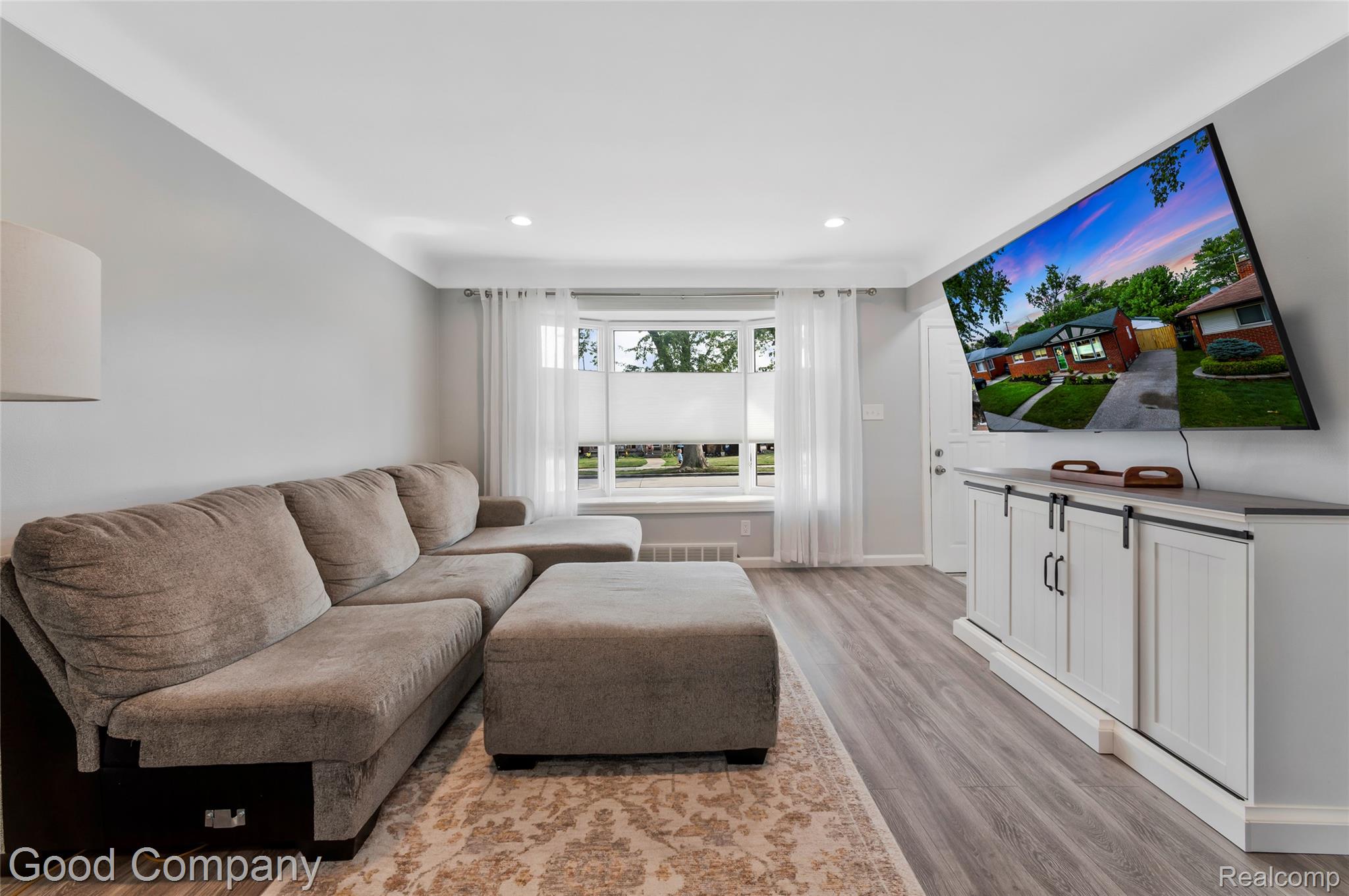 21605 Barton Street Property Photo 6