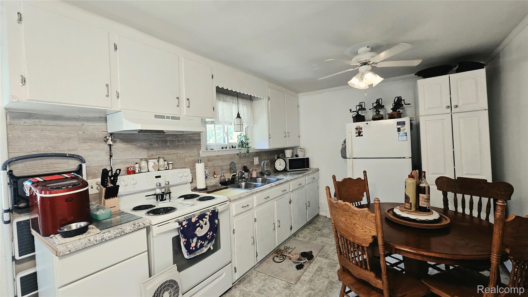 4677 Davidson Road Property Photo 5