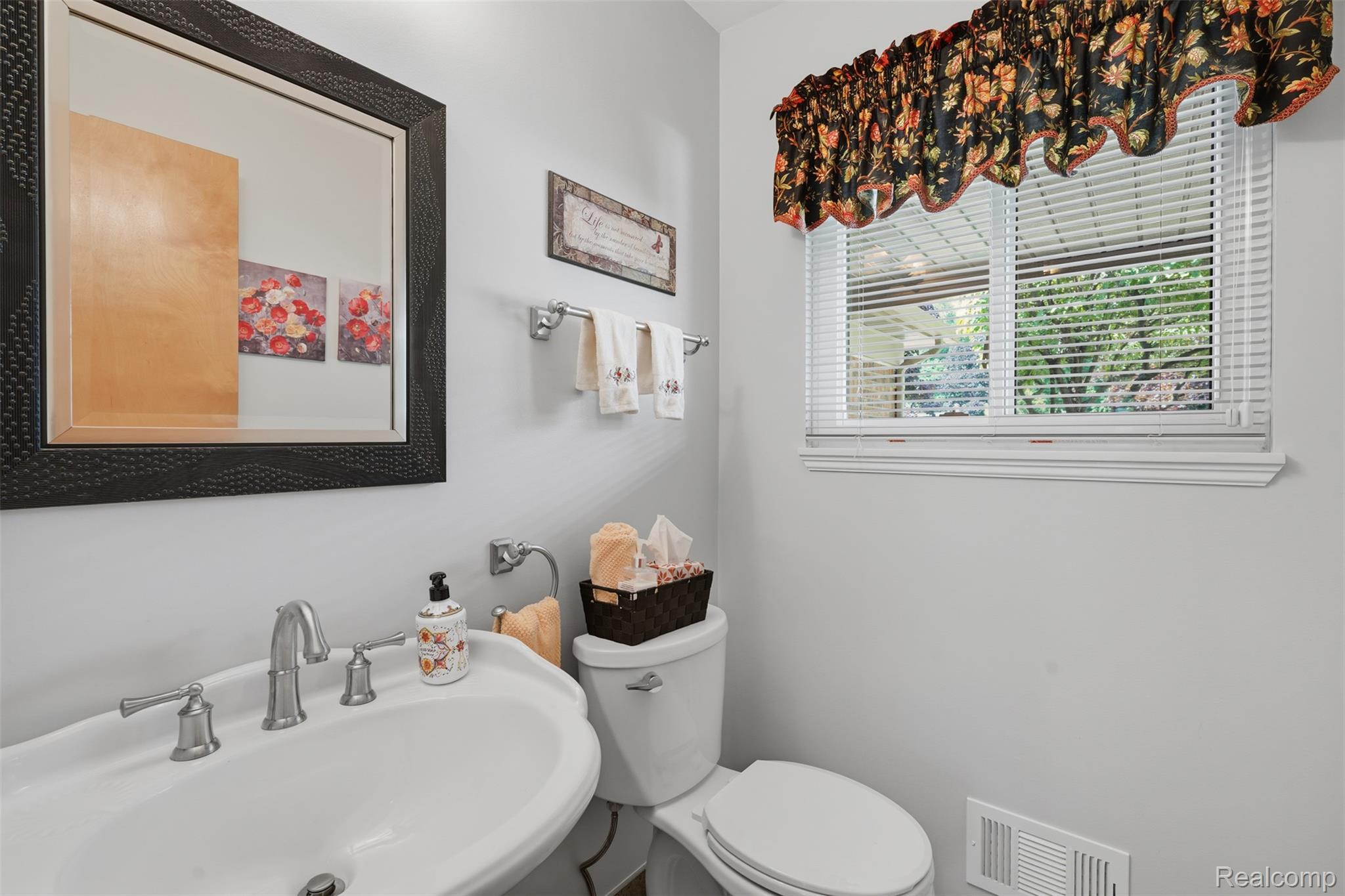 18656 Gill Road Property Photo 21