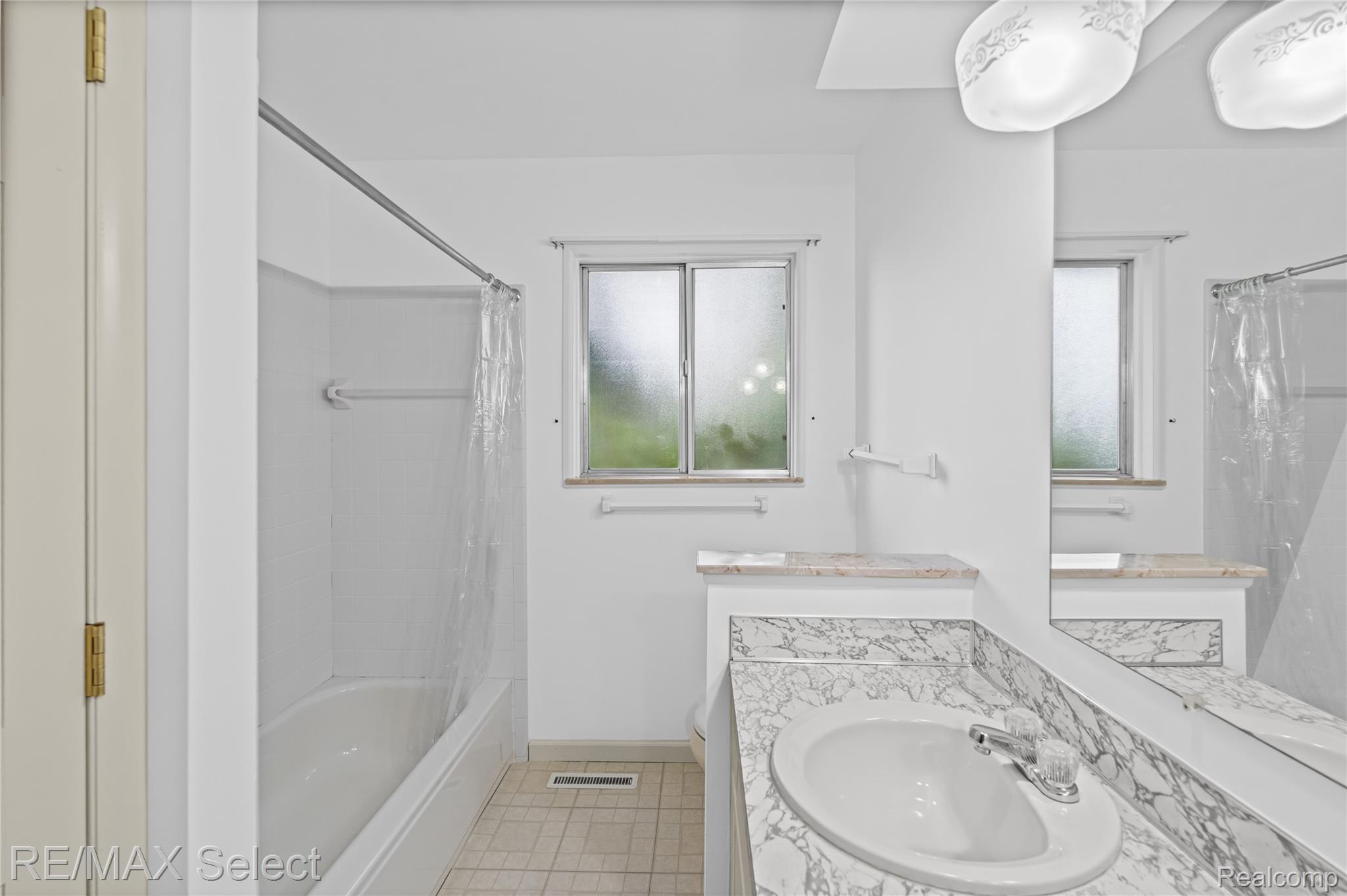 5184 Worchester Drive Property Photo 9