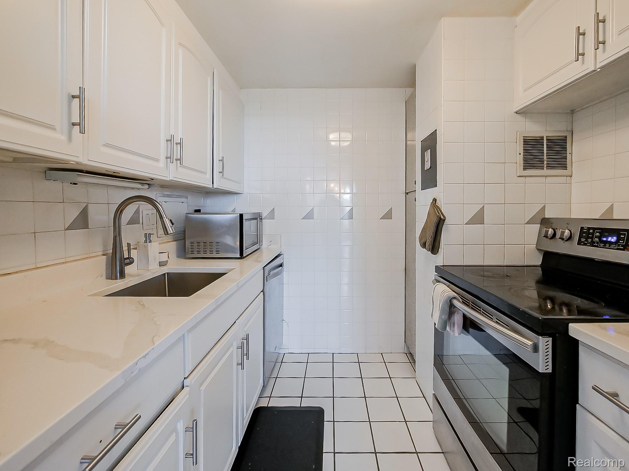 1300 E Lafayette Street 1309 Property Photo 6
