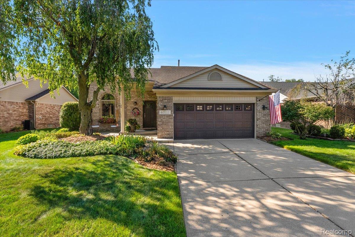 40111 Finley Drive Property Photo 2